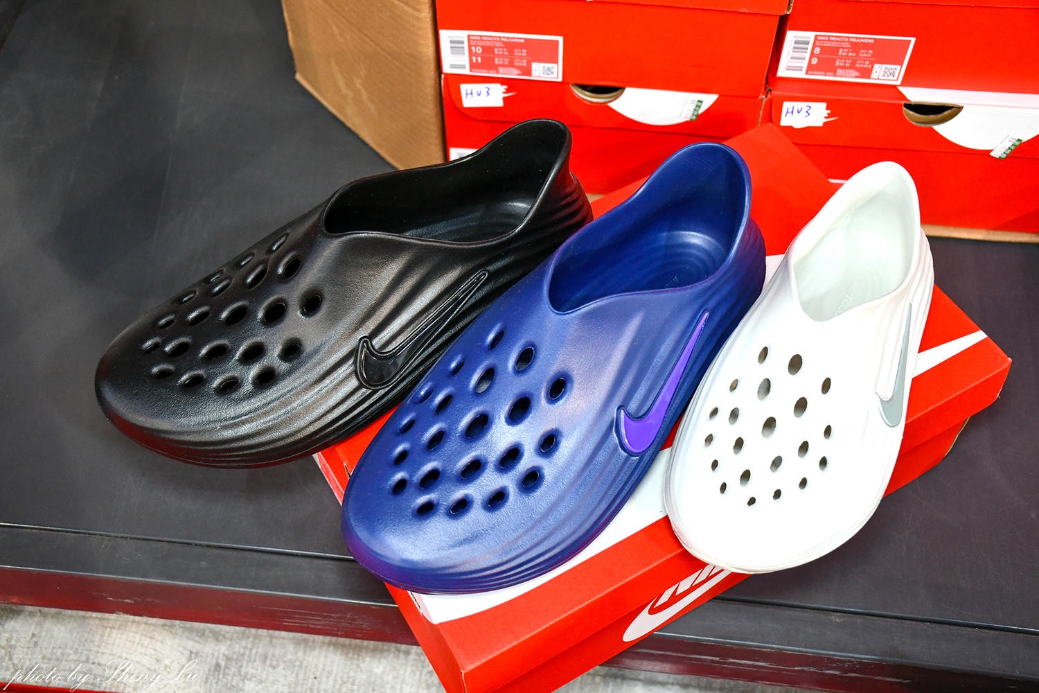 家樂福內湖店【Nike運動鞋特賣】FILA 及 MIZUNO/Adidas零碼出清第二雙10元，指定款二雙3000