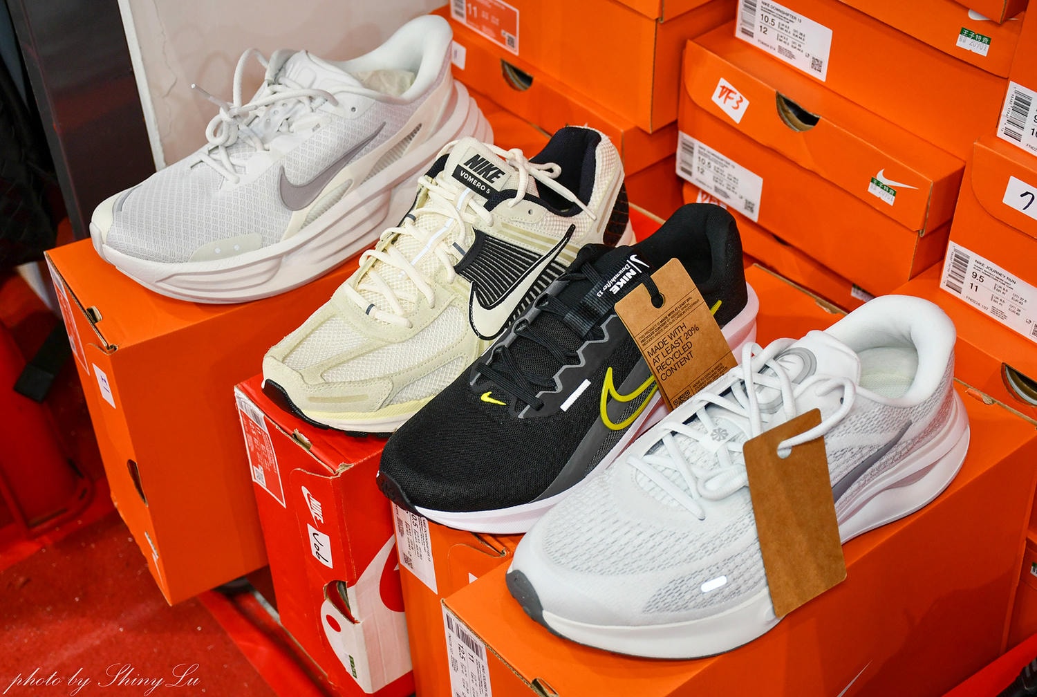 家樂福內湖店【Nike運動鞋特賣】FILA 及 MIZUNO/Adidas零碼出清第二雙10元，指定款二雙3000