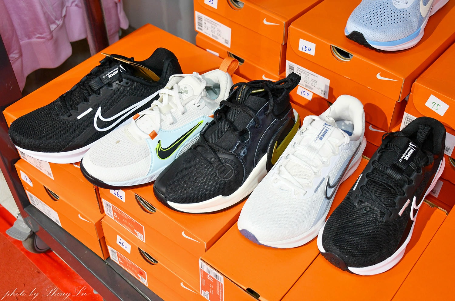 家樂福內湖店【Nike運動鞋特賣】FILA 及 MIZUNO/Adidas零碼出清第二雙10元，指定款二雙3000