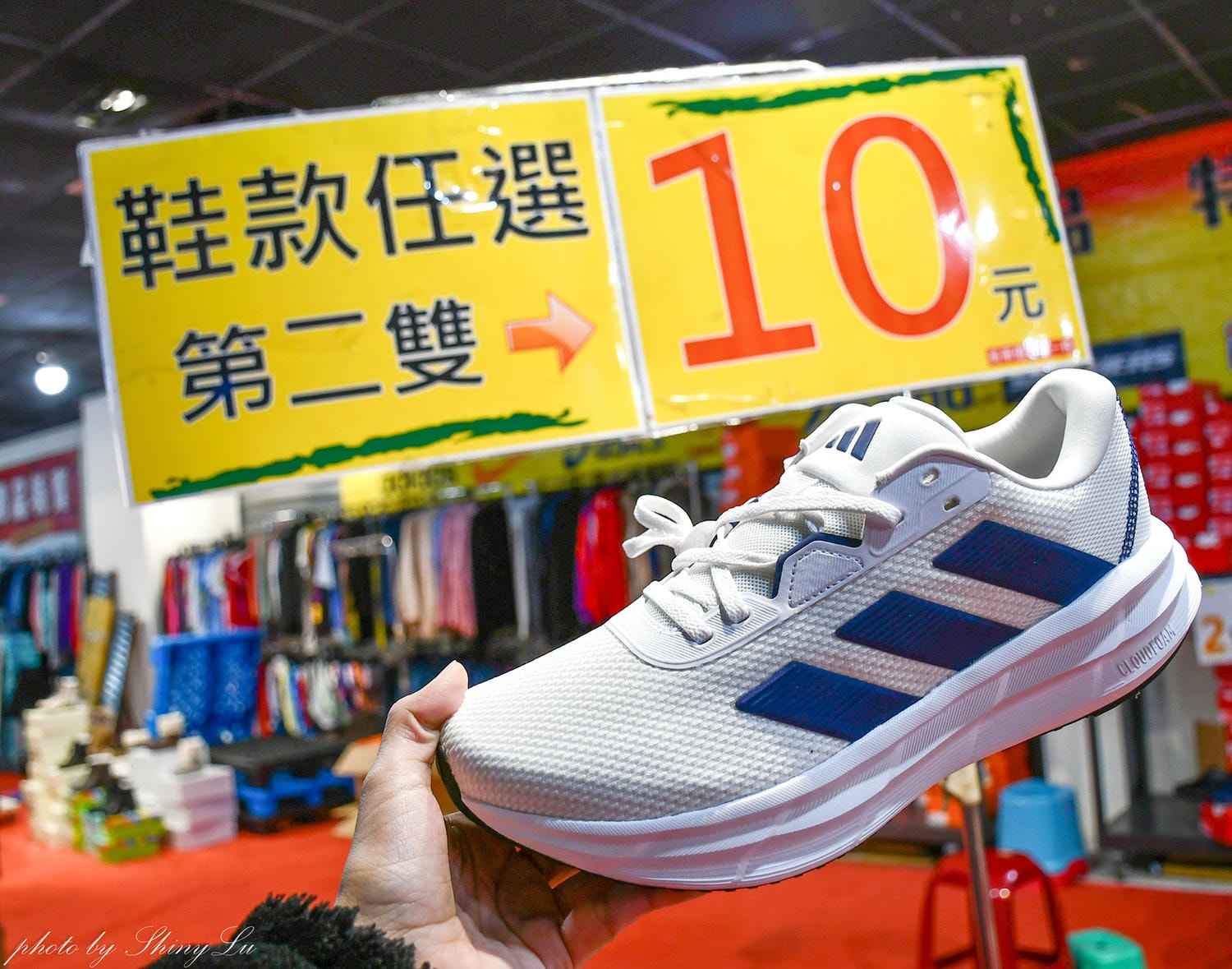 家樂福內湖店【Nike運動鞋特賣】FILA 及 MIZUNO/Adidas零碼出清第二雙10元，指定款二雙3000