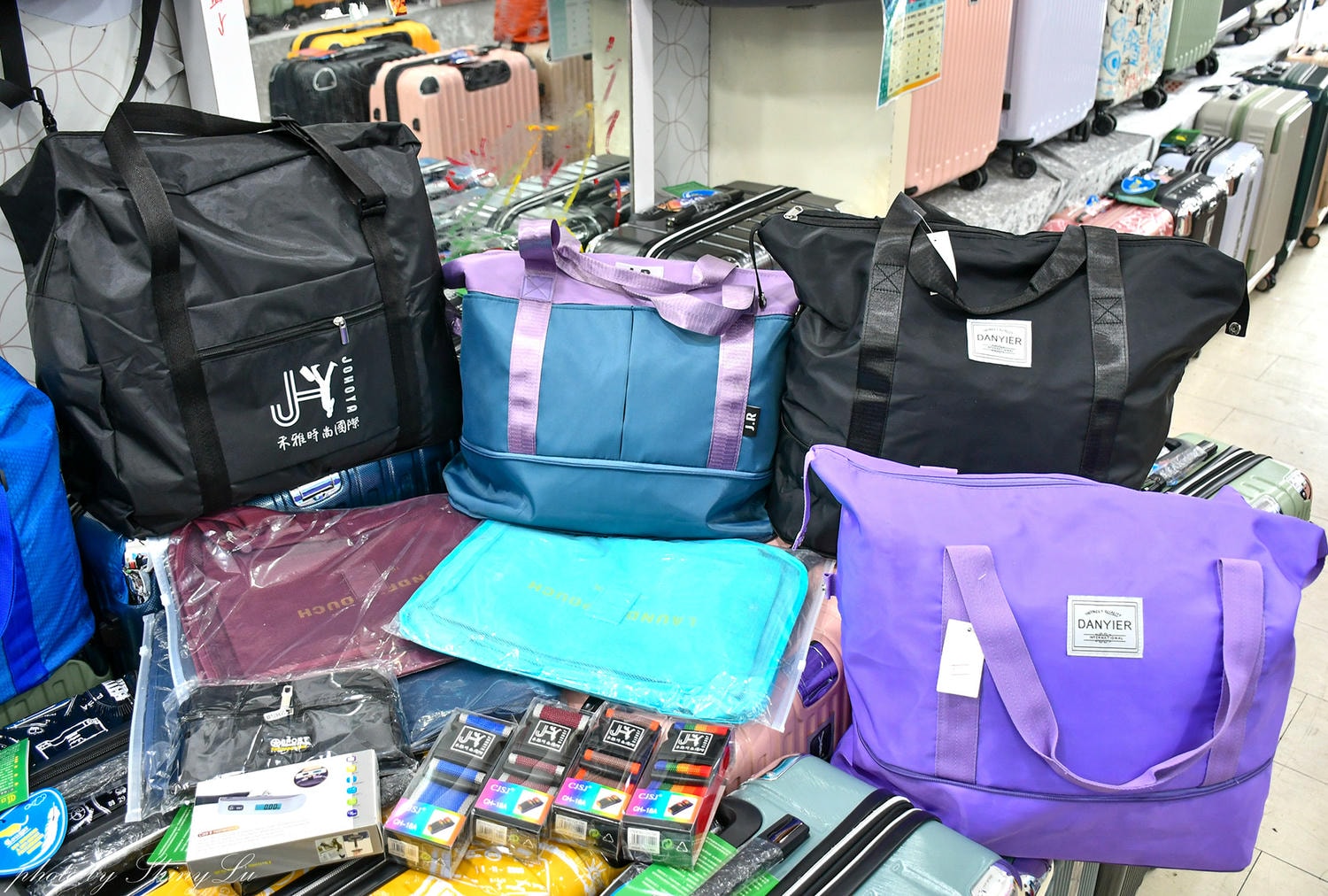 【2026台北行李箱特賣】工廠直營！行李箱/登機箱990元起！一年保固終身為修，消費滿額還送旅行拉桿包（加賀屋行李箱）