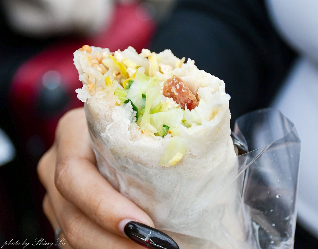 60年三代春捲│高雄美麗島60年老店│菜多到快滿出來了