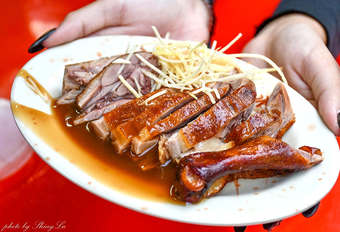 美麗島站美食推薦│高雄大圓環鴨肉麵│傳承60年老店│辣椒超級讚