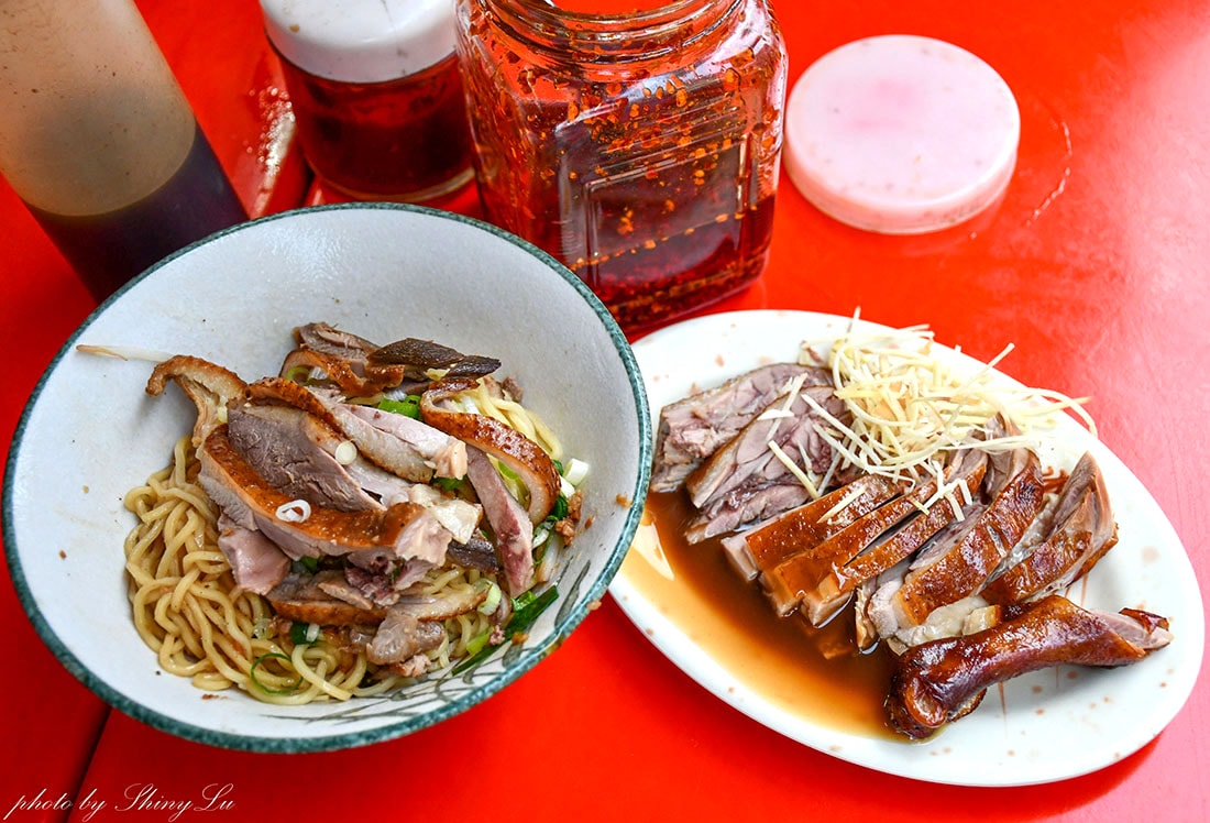 美麗島站美食推薦│高雄大圓環鴨肉麵│傳承60年老店│辣椒超級讚