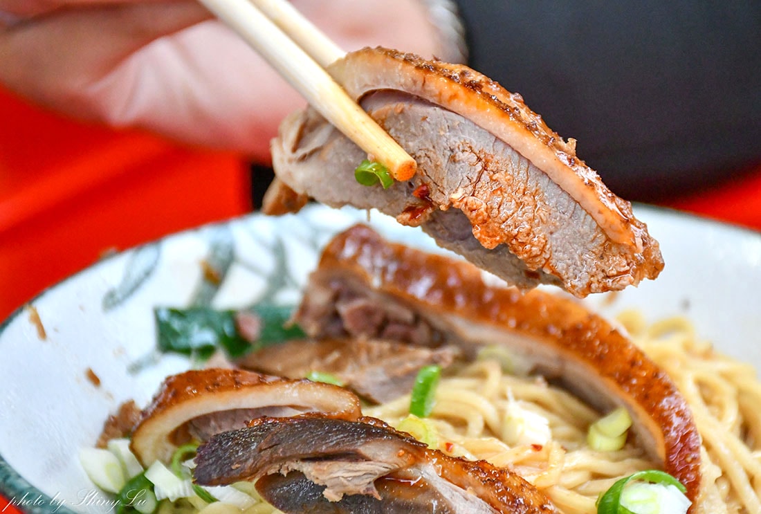 美麗島站美食推薦│高雄大圓環鴨肉麵│傳承60年老店│辣椒超級讚