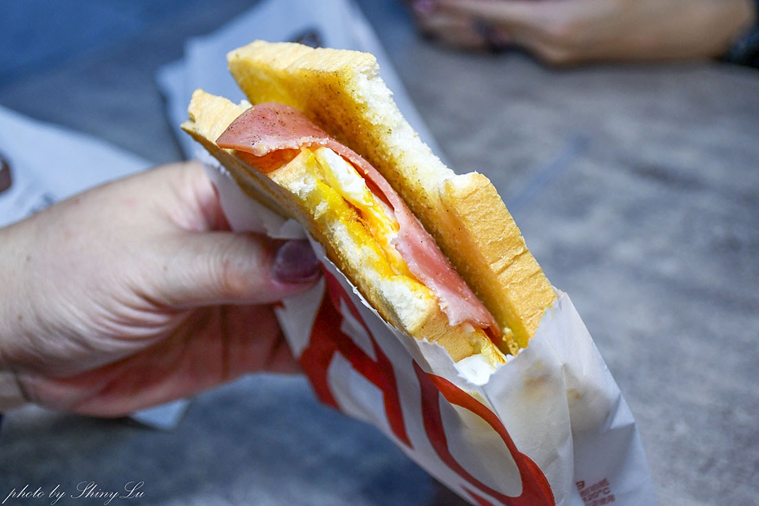 24小時營業│高雄老江紅茶牛奶南台總店│70年老店的好吃火腿蛋土司 - 第11張圖 24小時營業│高雄老江紅茶牛奶南台總店│70年老店的好吃火腿蛋土司