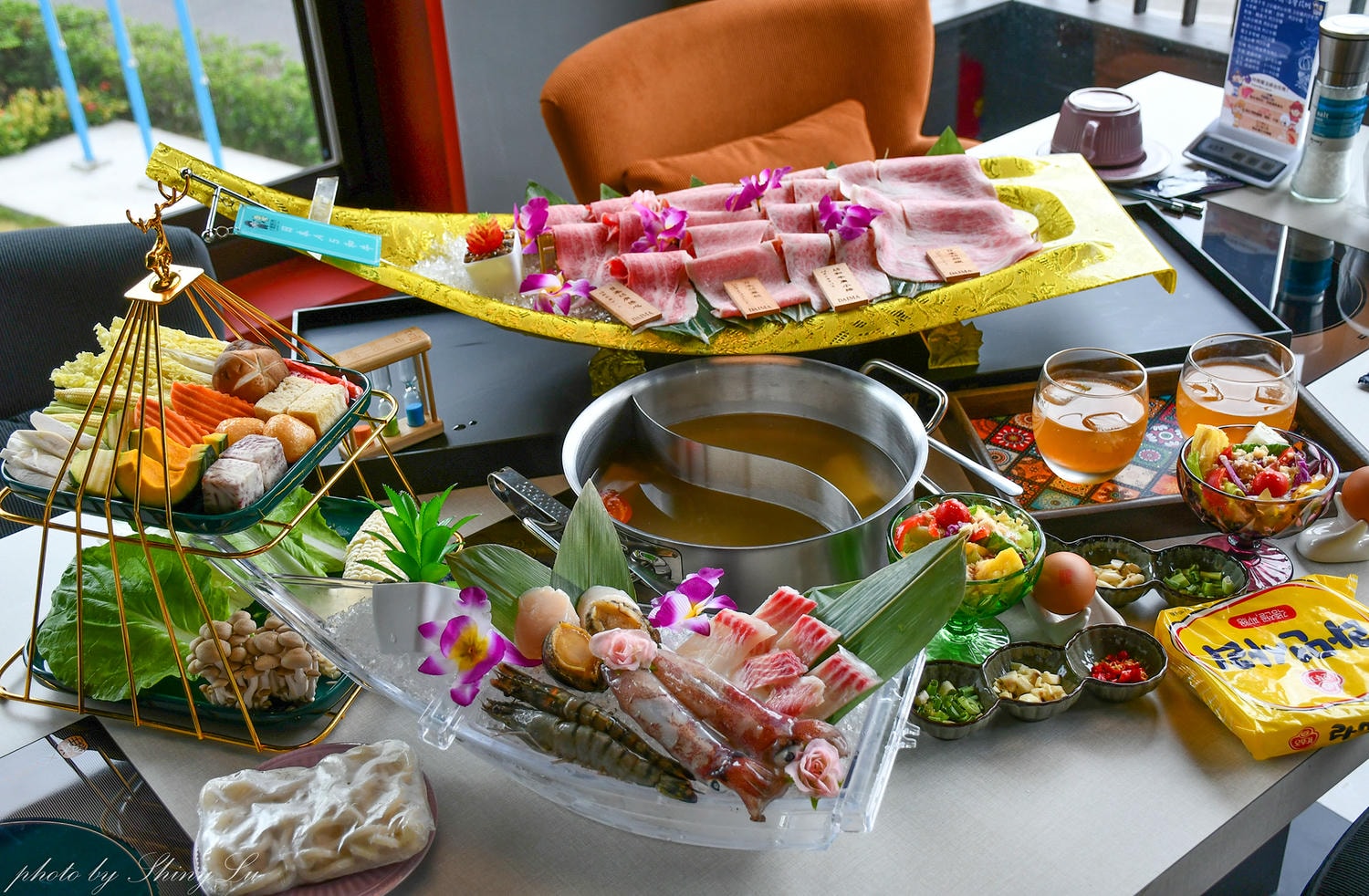 宜蘭梅花湖餐廳【大魔遇見熊】點和牛海鮮雙人套餐，還附加一樓咖啡廳飲品/點心/伴手禮