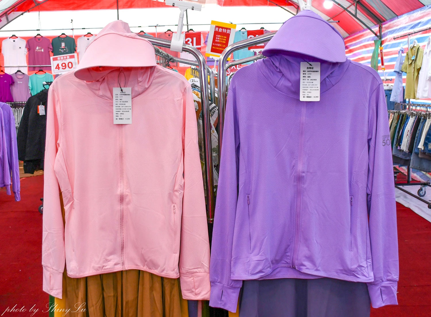 OB嚴選特賣會199元買二送一，豐倫服飾涼感衣190元起！地點在家樂福西屯店大門帳篷