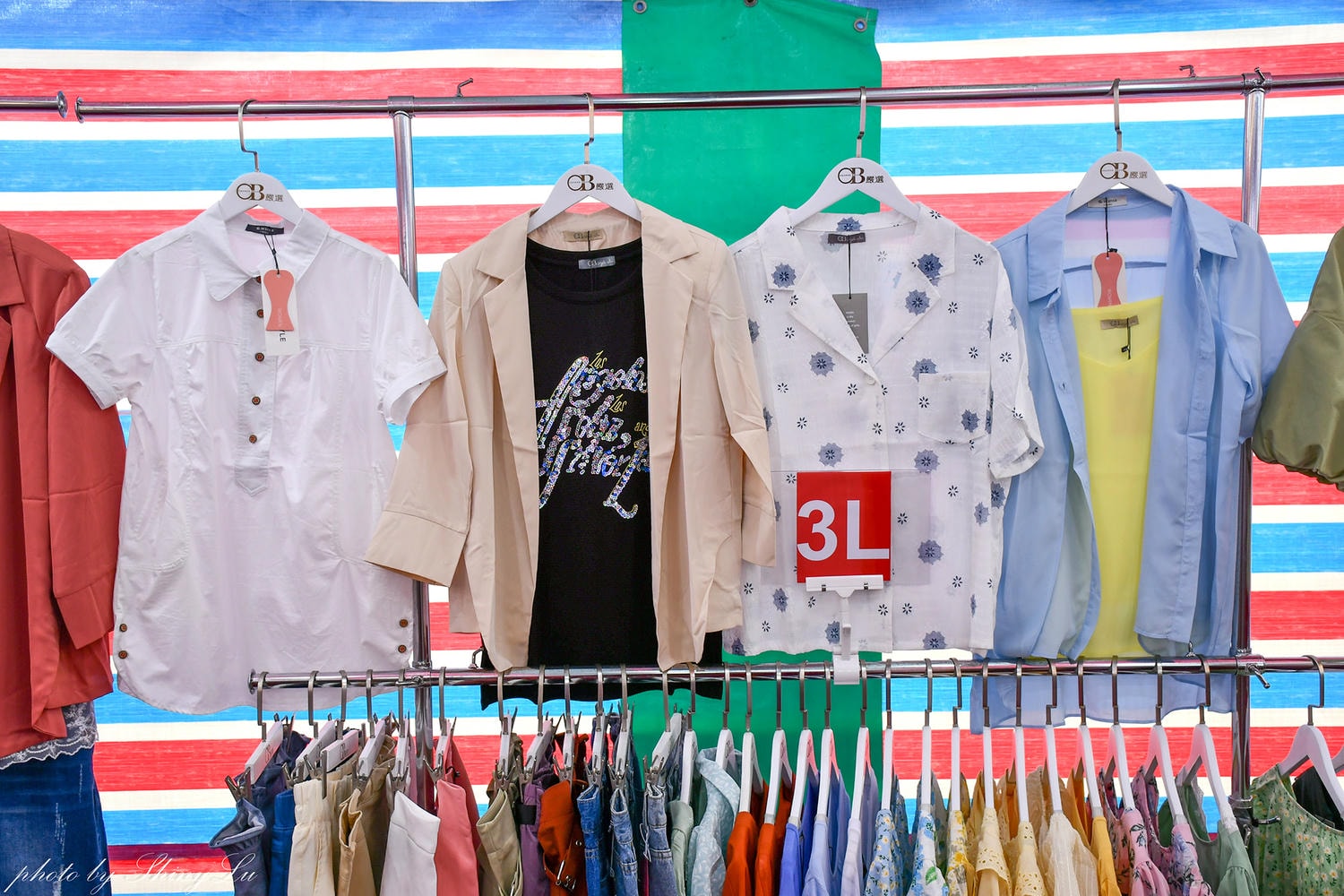 OB嚴選特賣會199元買二送一，豐倫服飾涼感衣190元起！地點在家樂福西屯店大門帳篷