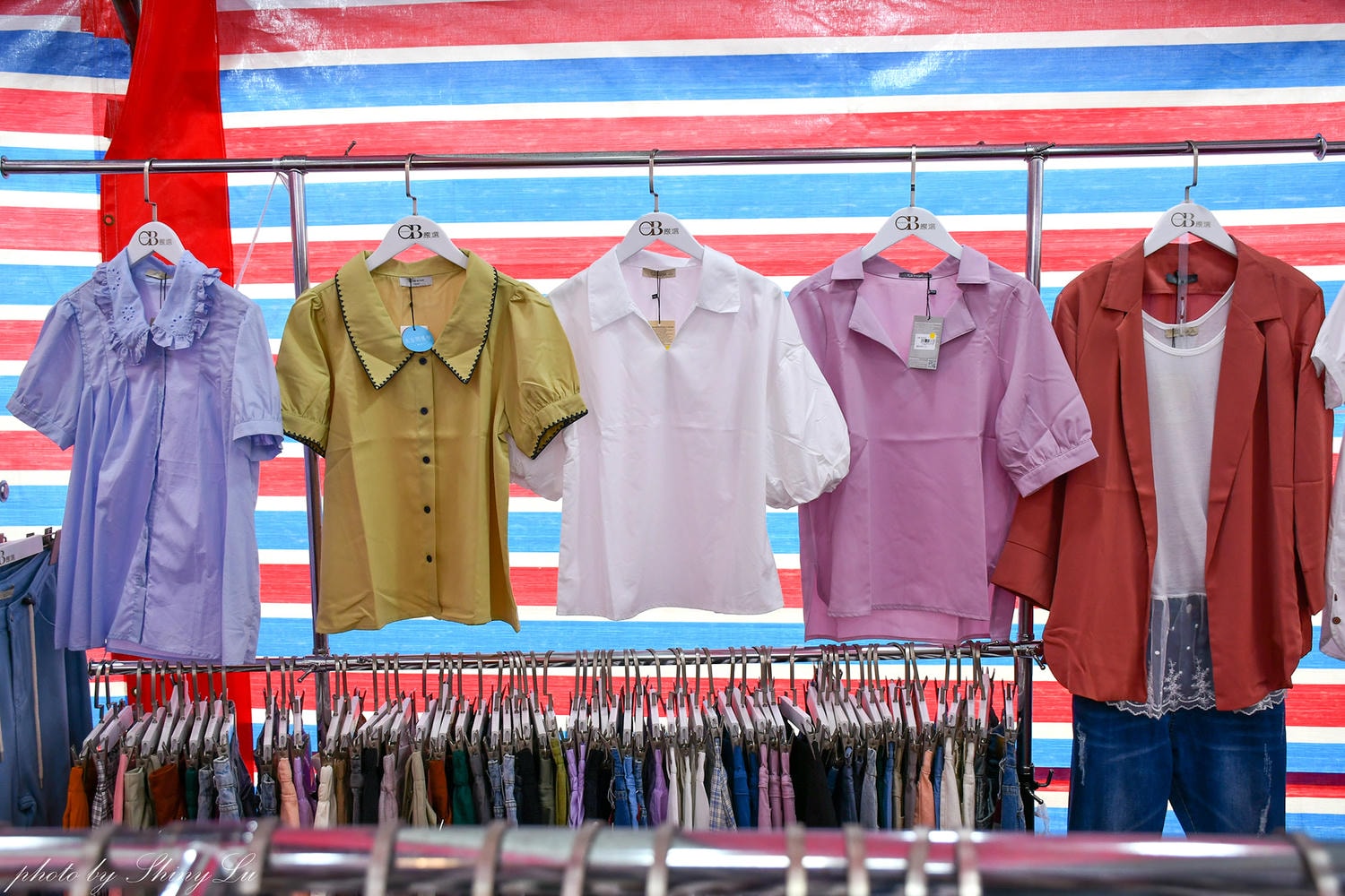OB嚴選特賣會199元買二送一，豐倫服飾涼感衣190元起！地點在家樂福西屯店大門帳篷