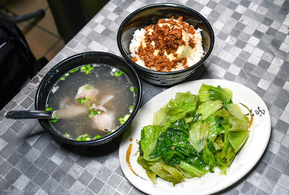 一週只開四天【芳味│蒸蛋滷肉飯】北屯巷弄美食推薦
