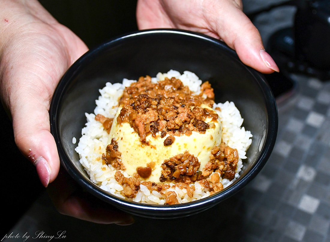 一週只開四天【芳味│蒸蛋滷肉飯】北屯巷弄美食推薦