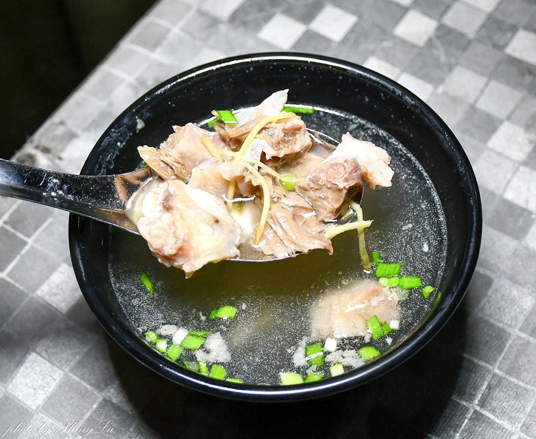 一週只開四天【芳味│蒸蛋滷肉飯】北屯巷弄美食推薦