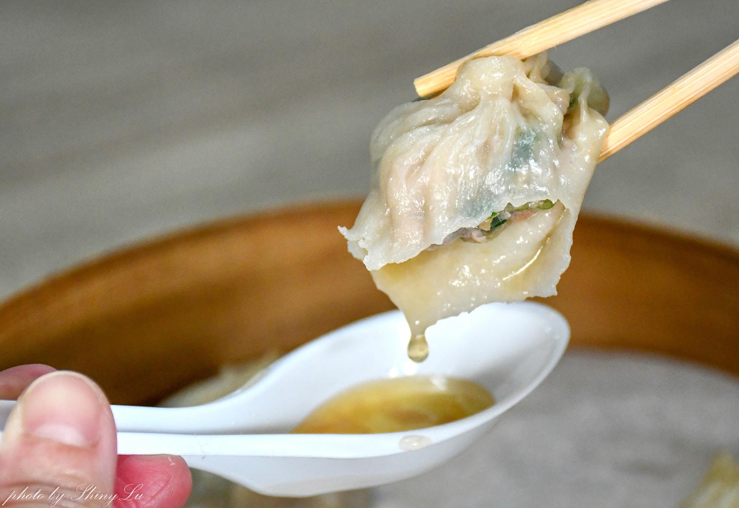 鑫品湯包│宜蘭員山必吃美食│湯汁直接爆出來