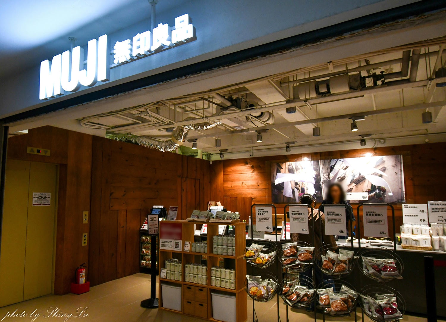 基隆摩亞時尚廣場│母親節活動!全館消費滿5000元送600元,活動只到2026/5/10,超多品牌好逛又好買 - 第21張圖 基隆摩亞時尚廣場│母親節活動!全館消費滿5000元送600元,活動只到2026/5/10,超多品牌好逛又好買