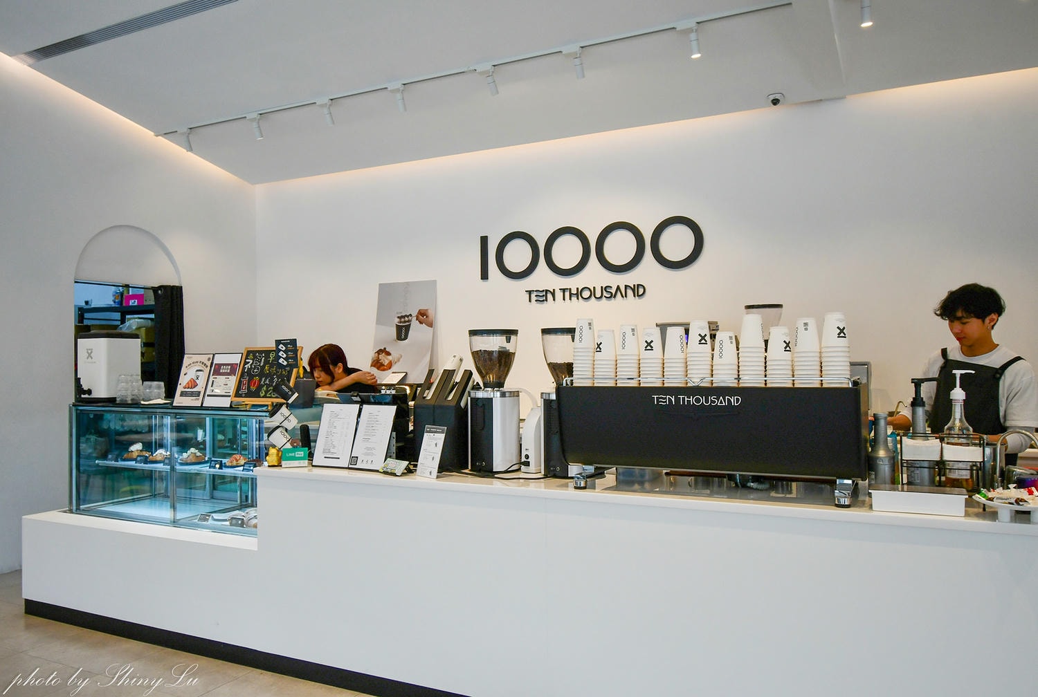 TEN THOUSAND林口長庚店│紐約TOP7精品咖啡│純白極簡風有插座 - 第10張圖 TEN THOUSAND林口長庚店│紐約TOP7精品咖啡│純白極簡風有插座