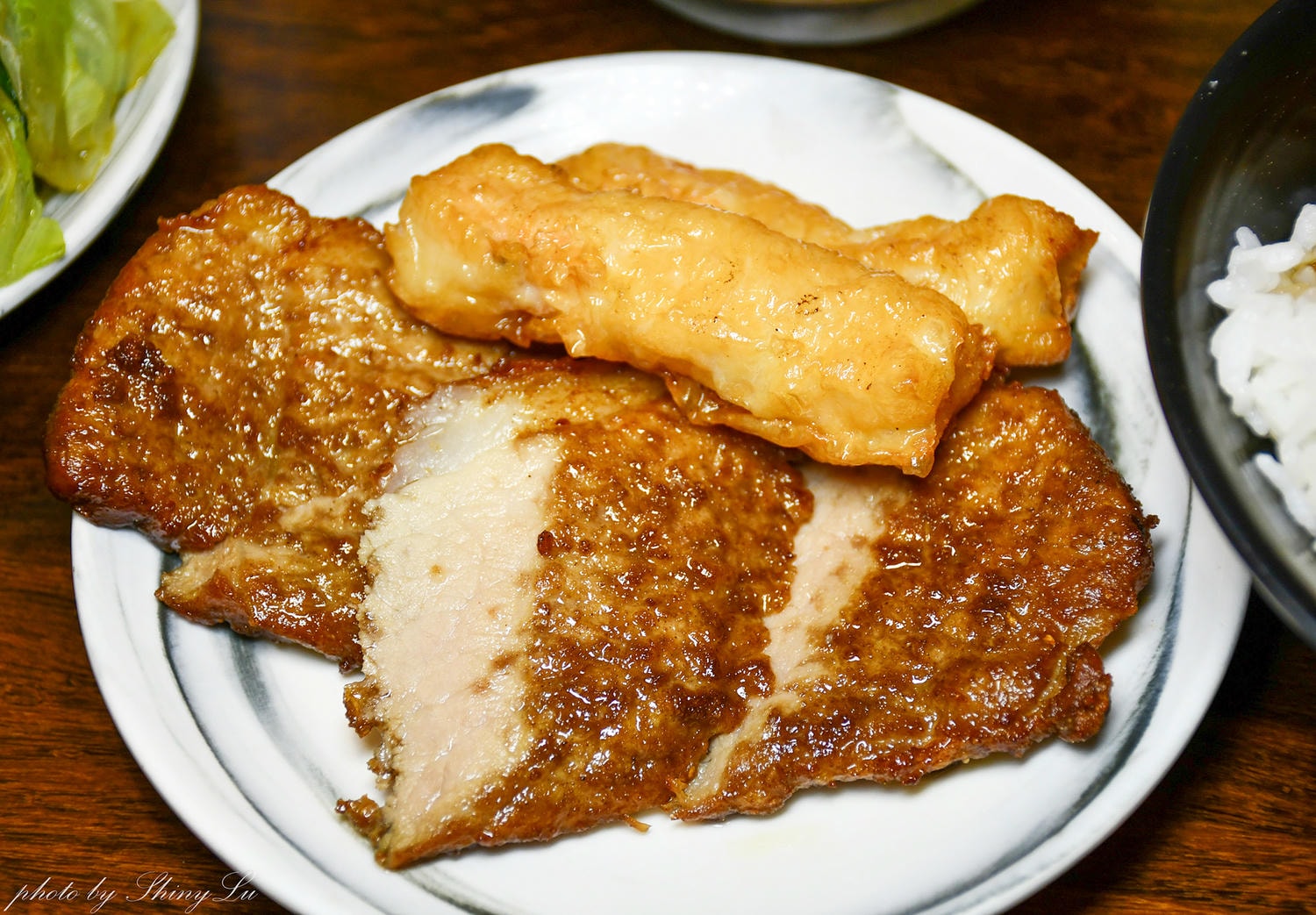金仙魯肉飯（林口三井店）金招牌必點，有排骨跟蝦捲