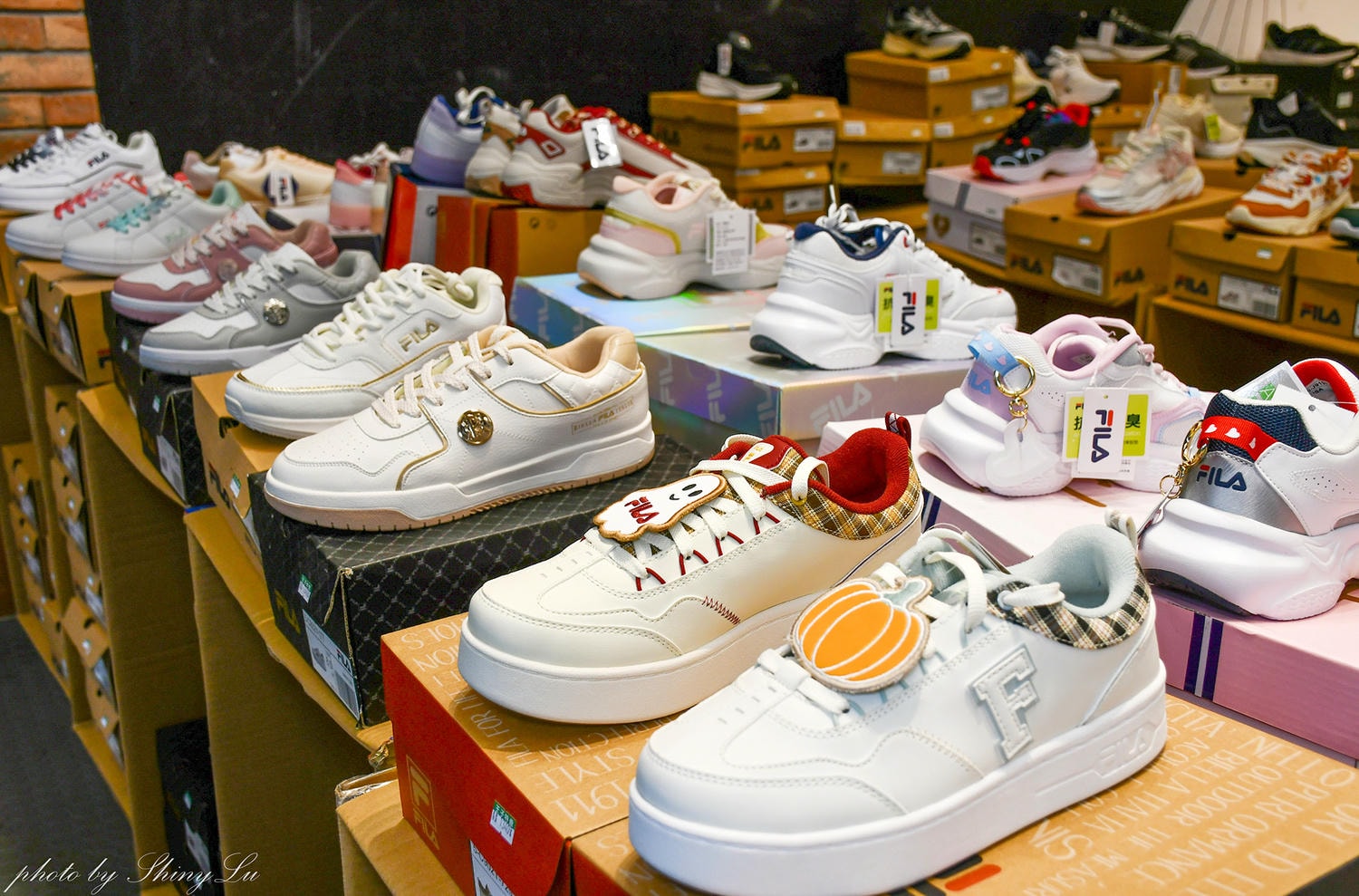 鞋控集合！忠孝敦化站Nike年度特賣開跑！二雙3000元起，FILA只要五折