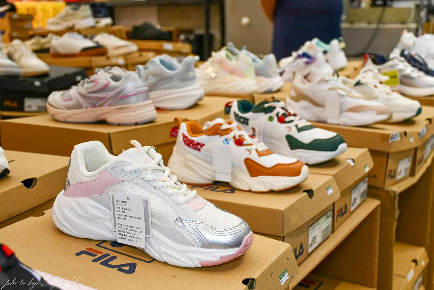 鞋控集合！忠孝敦化站Nike年度特賣開跑！二雙3000元起，FILA只要五折