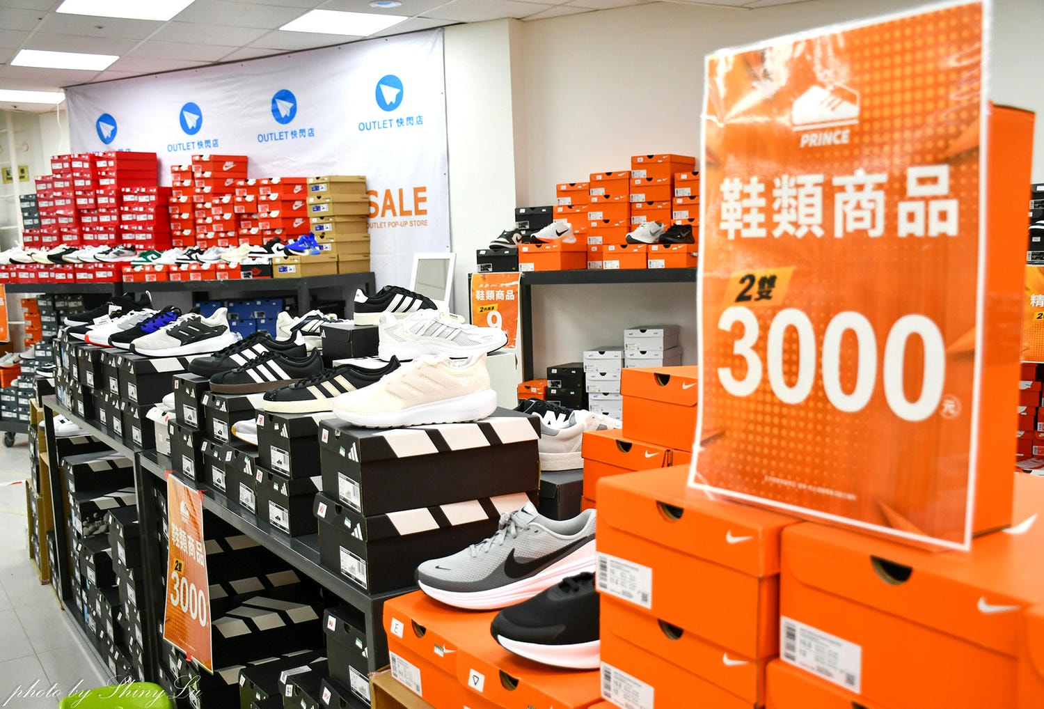 哈拉影城B1運動鞋特賣│Nike990元起！童鞋及零碼出清不用千元買得到，FILA五折，新款任選二雙九折