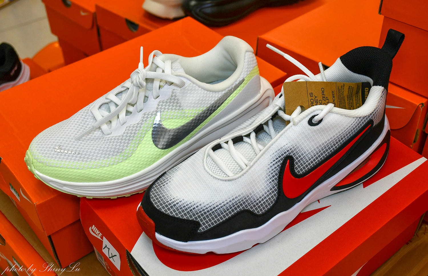 哈拉影城B1運動鞋特賣│Nike990元起！童鞋及零碼出清不用千元買得到，FILA五折，新款任選二雙九折