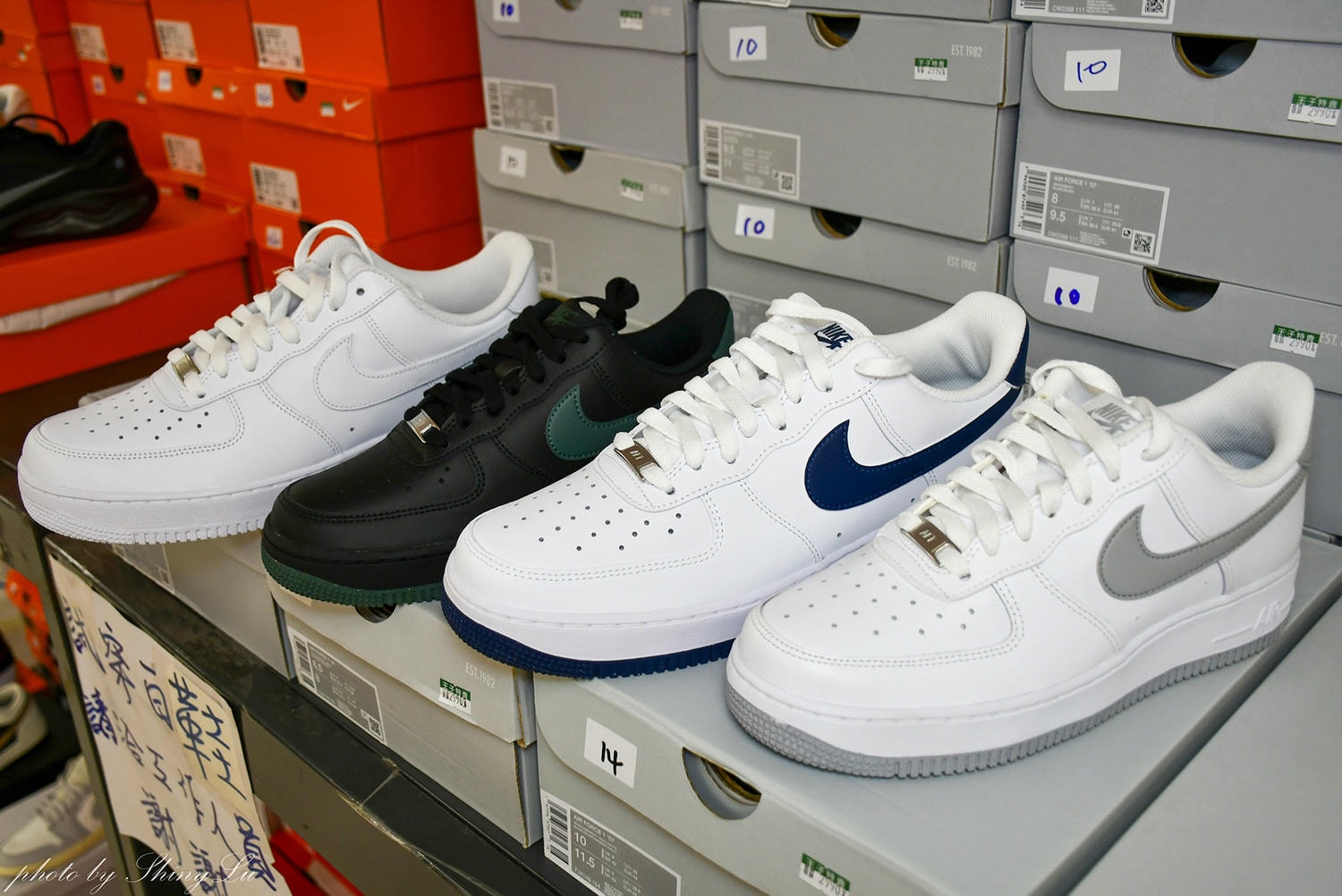 哈拉影城B1運動鞋特賣│Nike990元起！童鞋及零碼出清不用千元買得到，FILA五折，新款任選二雙九折