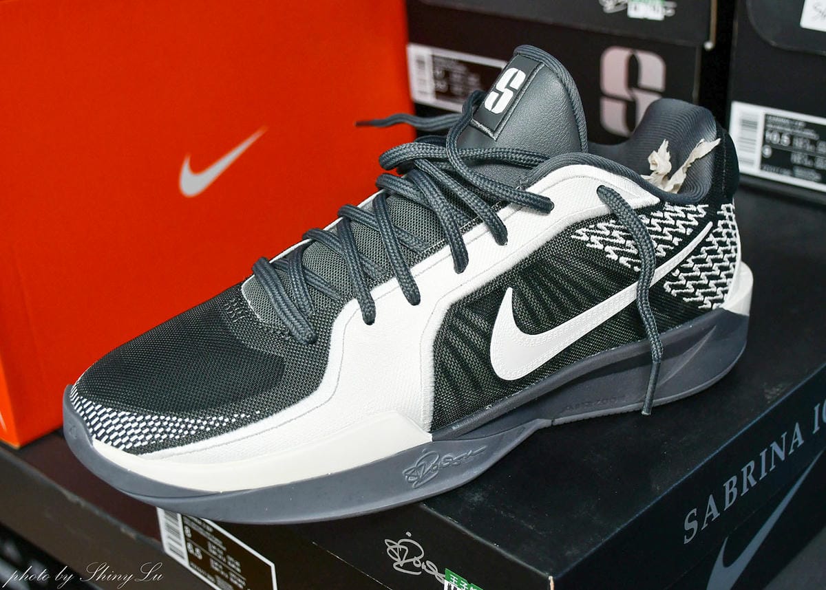 哈拉影城B1運動鞋特賣│Nike990元起！童鞋及零碼出清不用千元買得到，FILA五折，新款任選二雙九折