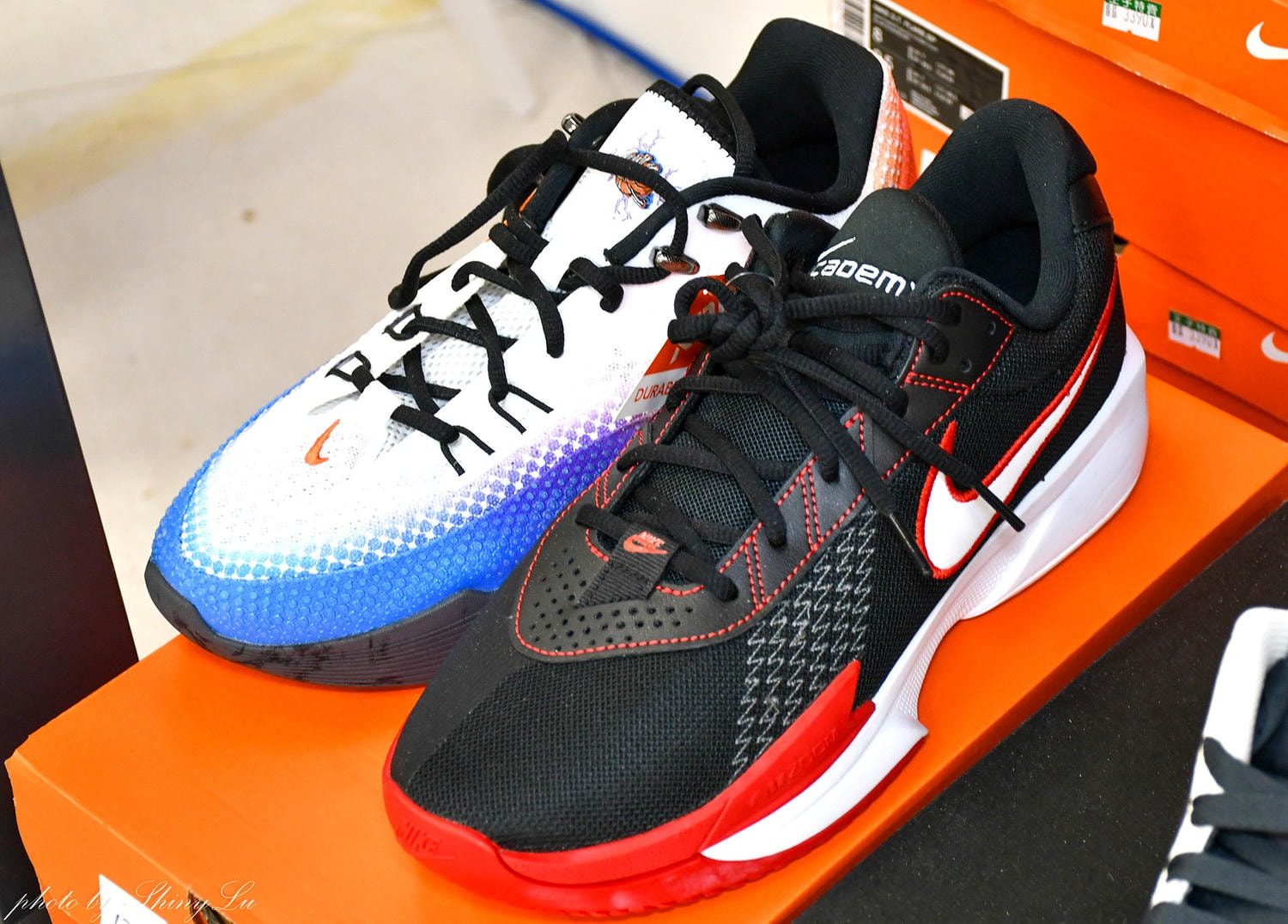 哈拉影城B1運動鞋特賣│Nike990元起！童鞋及零碼出清不用千元買得到，FILA五折，新款任選二雙九折
