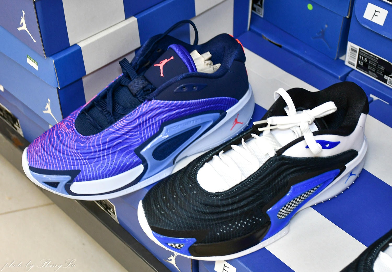 哈拉影城B1運動鞋特賣│Nike990元起！童鞋及零碼出清不用千元買得到，FILA五折，新款任選二雙九折