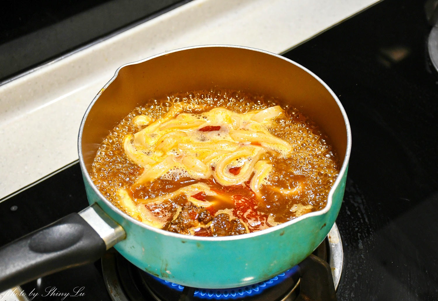 茗天香評價開箱!椒麻豬肉麵香麻濃郁,跟現煮的一樣吃!好吃冷凍豬肉麵/麻辣麵食推薦 - 第8張圖 茗天香評價開箱!椒麻豬肉麵香麻濃郁,跟現煮的一樣吃!好吃冷凍豬肉麵/麻辣麵食推薦