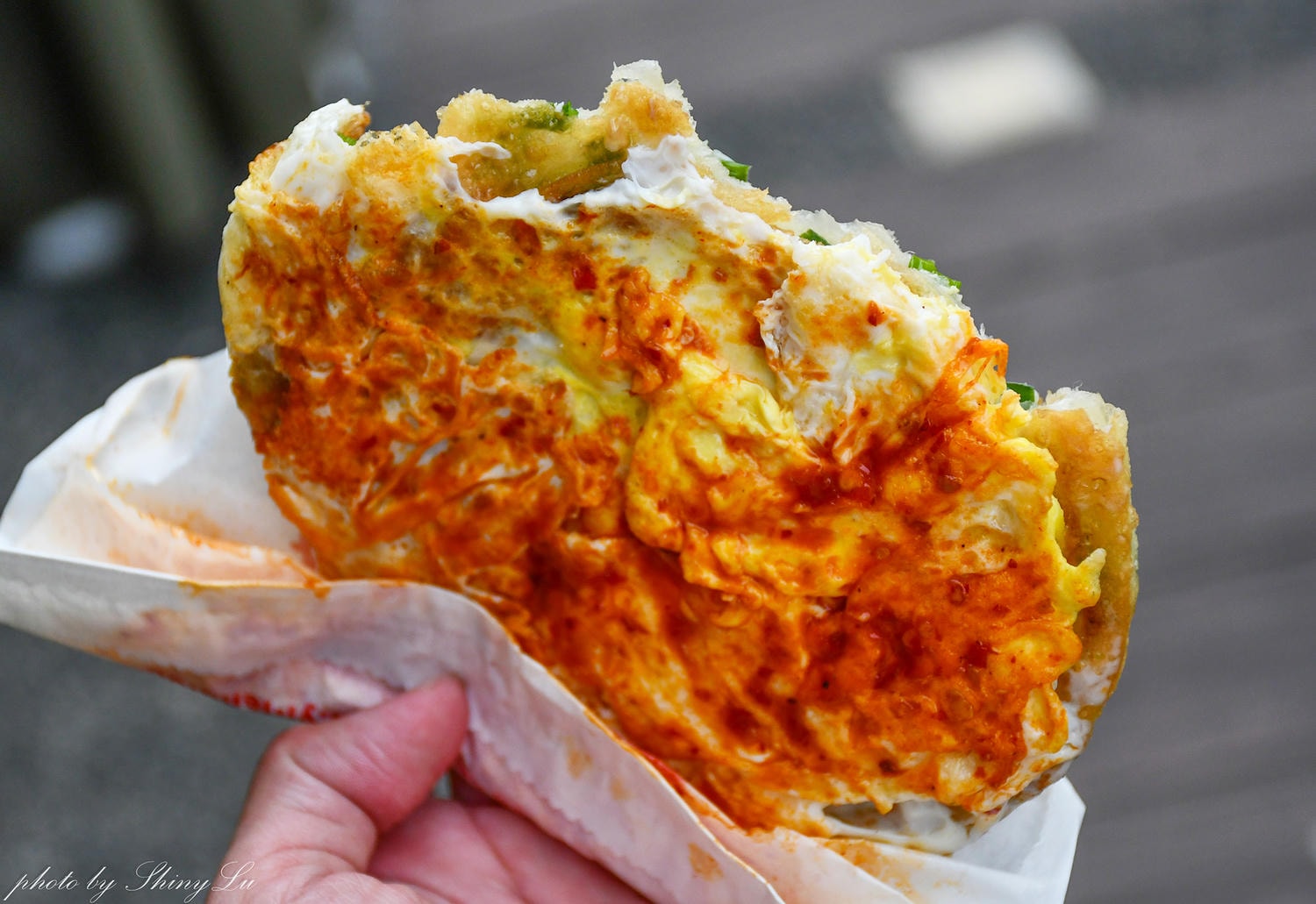 2026羅東必吃美食│14家美食小吃、冰品、早午餐│非業配真實心得 - 第9張圖 羅東排隊美食│義豐蔥油派│有厚度像小型Pizza