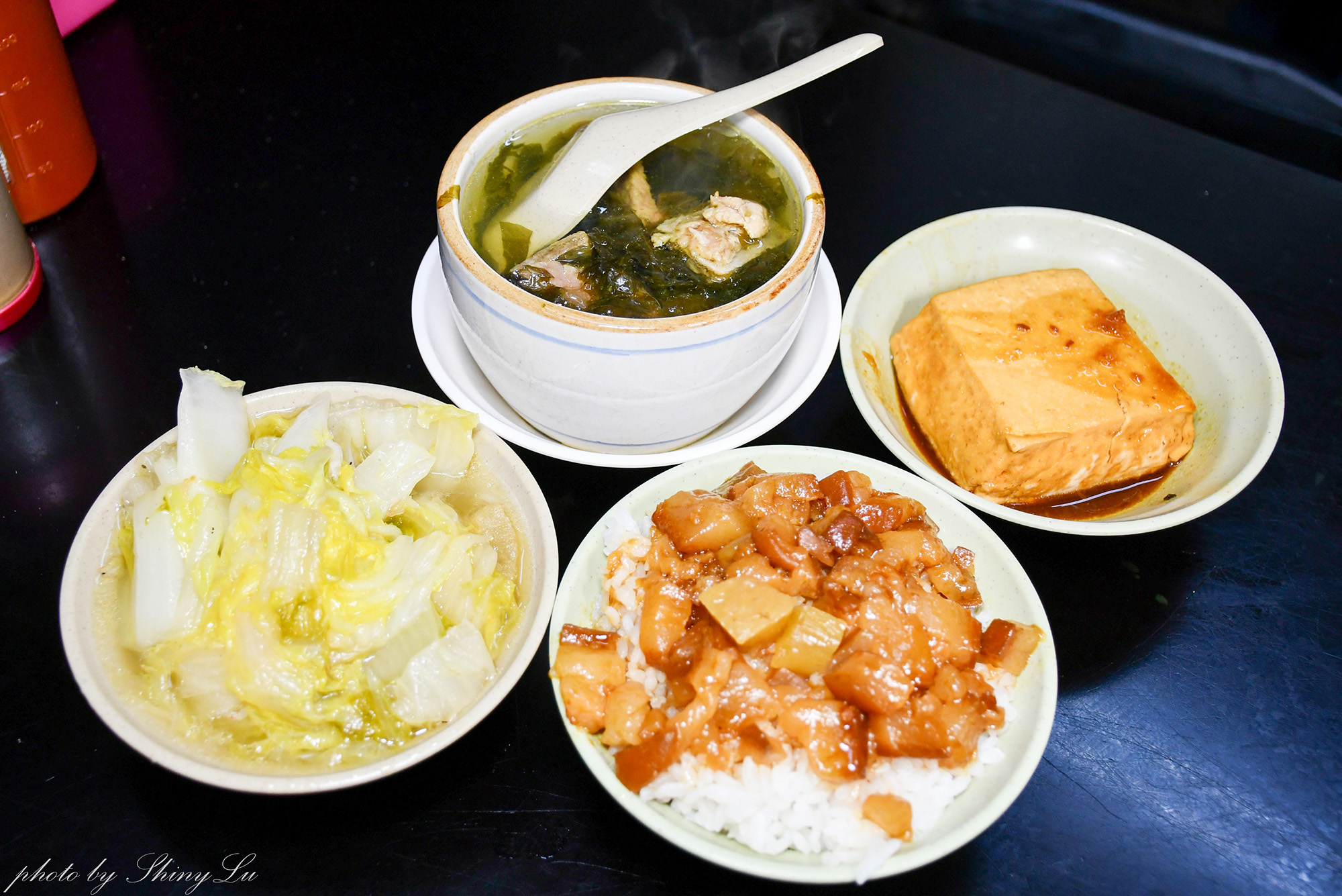 三重排隊美食│今大魯肉飯│扒菜排骨湯勝過魯肉飯