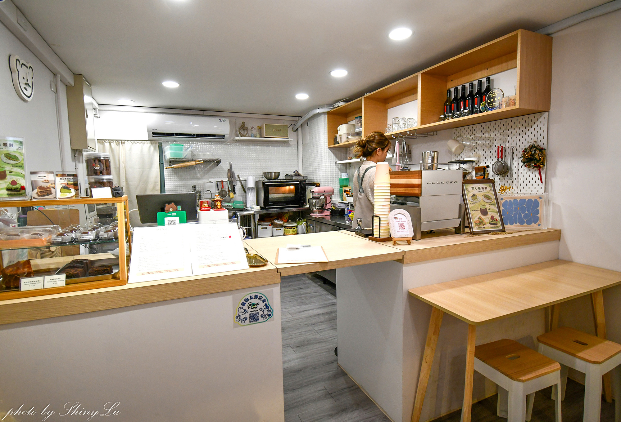 台北101站甜點店│叩叩甜│小到不行的店面，但布朗尼超好吃