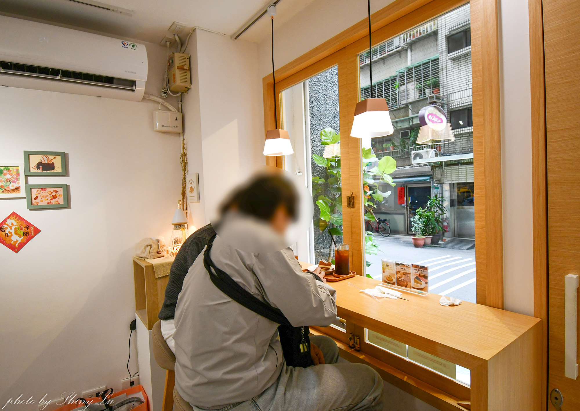 台北101站甜點店│叩叩甜│小到不行的店面，但布朗尼超好吃