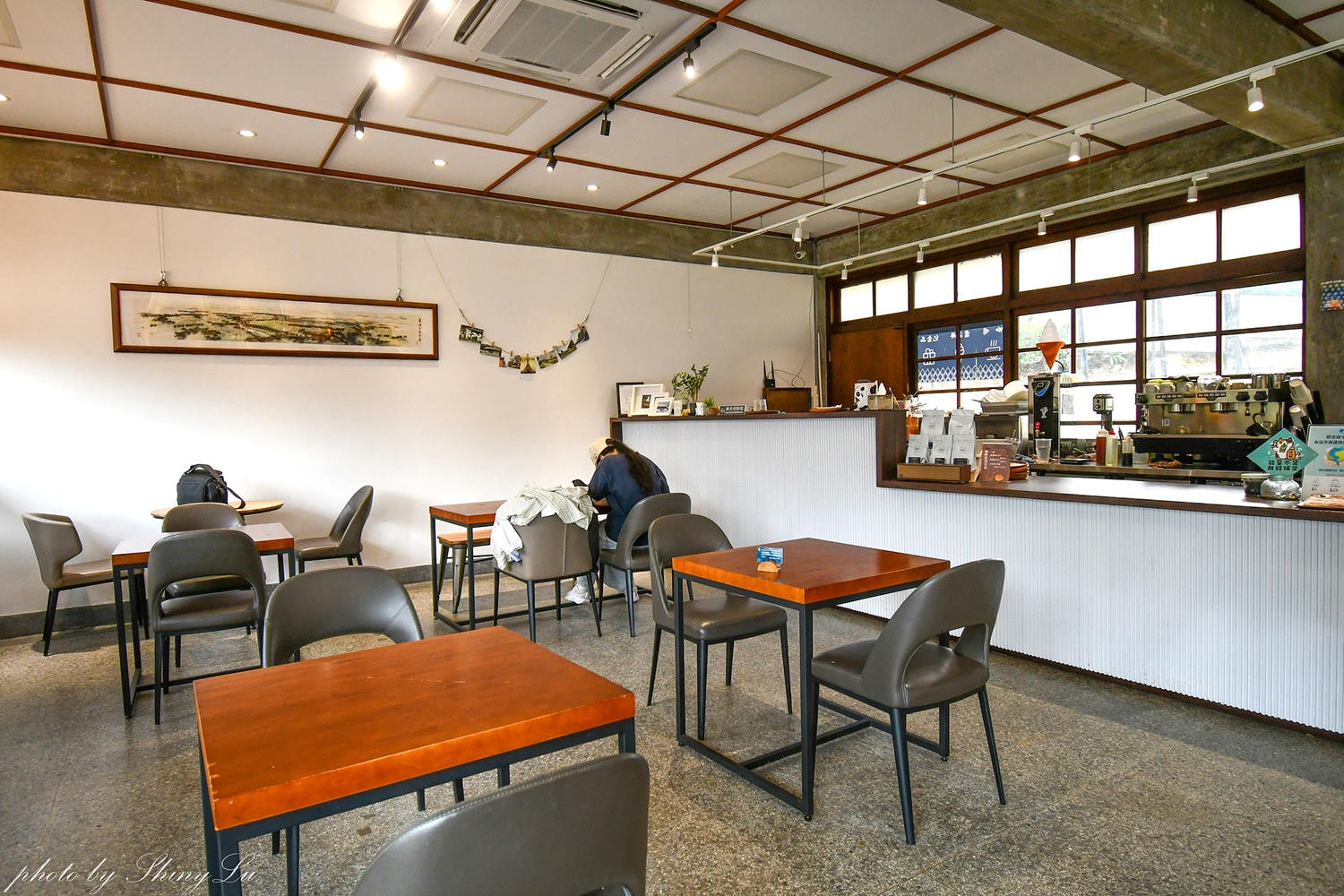 Luce Shop & Cafe’ 路思義校企，隱身東海大學裡，一甲子老郵局變身為復古咖啡廳