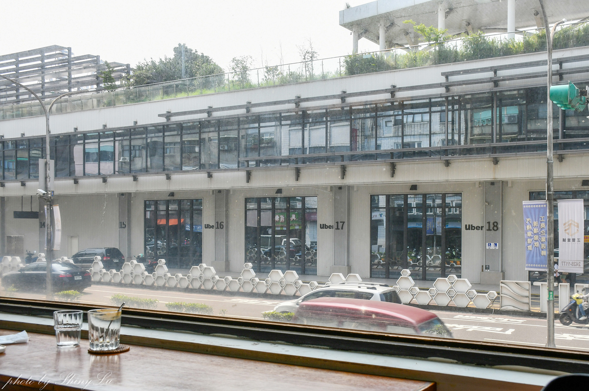 LOKA CAFE│隱身在老公寓二樓│懷舊氛圍歲月感│基隆港口咖啡廳推薦