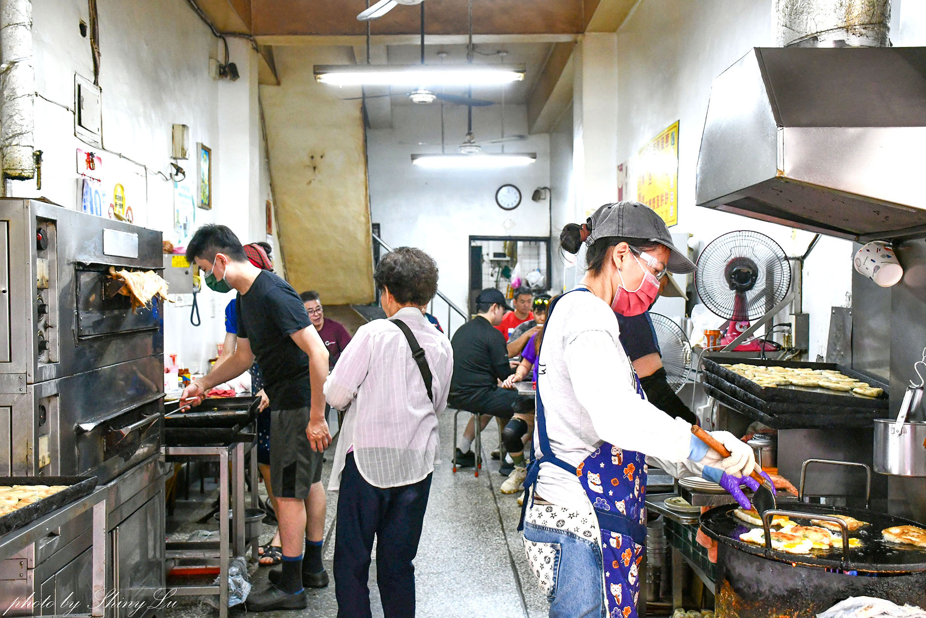 基隆中式早餐│周家蔥油餅│凌晨4點半營業│要排隊的60年老店 - 第3張圖 基隆中式早餐│周家蔥油餅│凌晨4點半營業│要排隊的60年老店