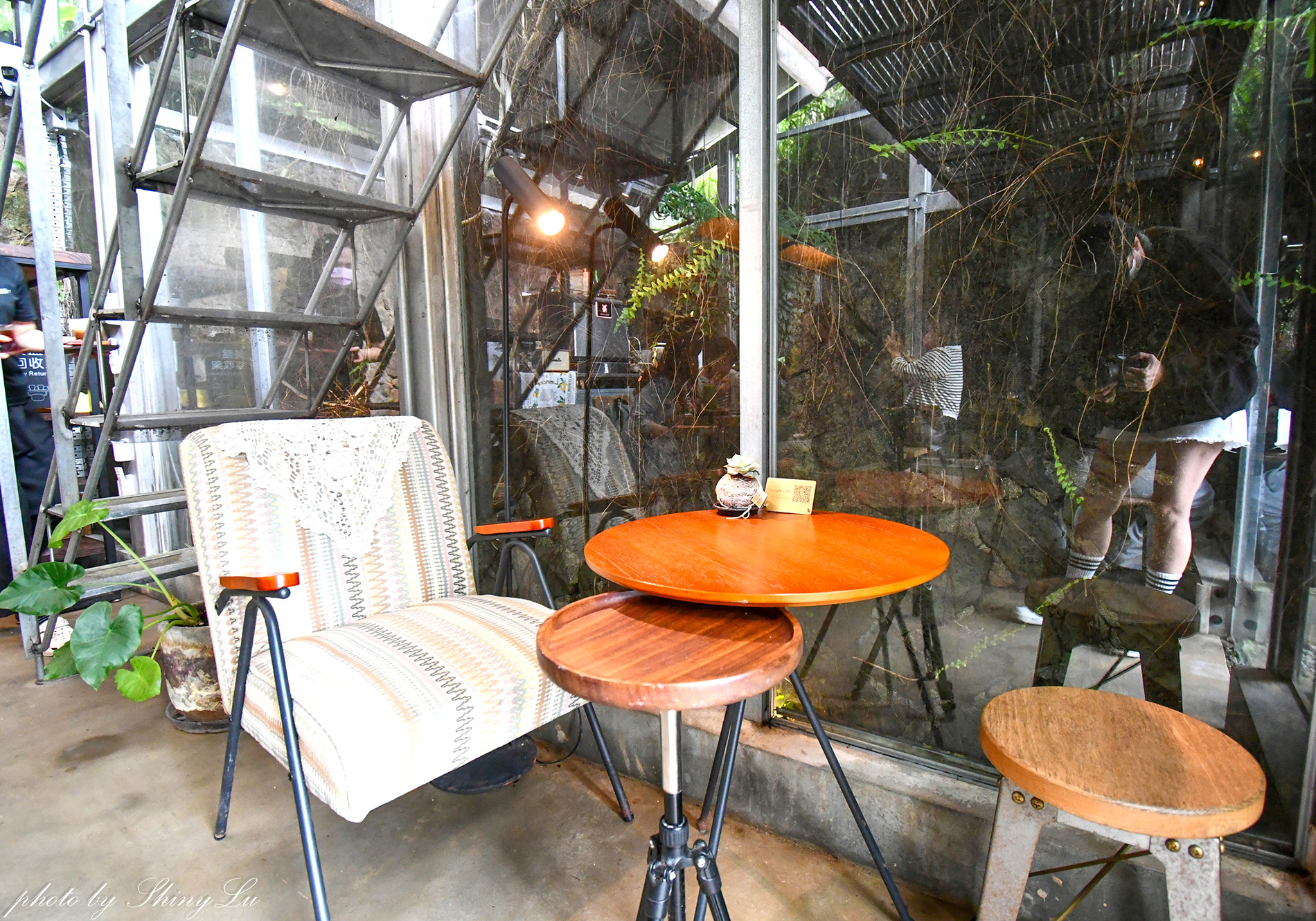 九份秘境咖啡廳│微光森林Twilight cafe│廢墟改建綠意玻璃屋
