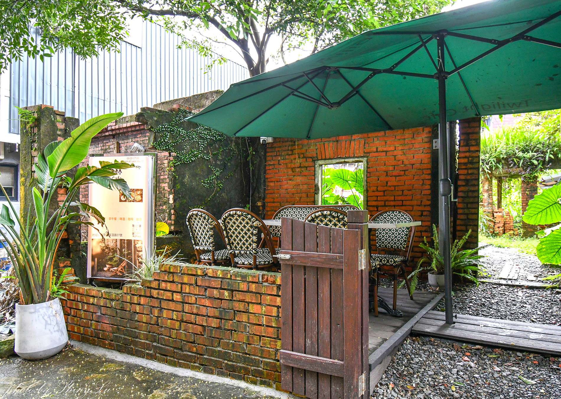 九份秘境咖啡廳│微光森林Twilight cafe│廢墟改建綠意玻璃屋