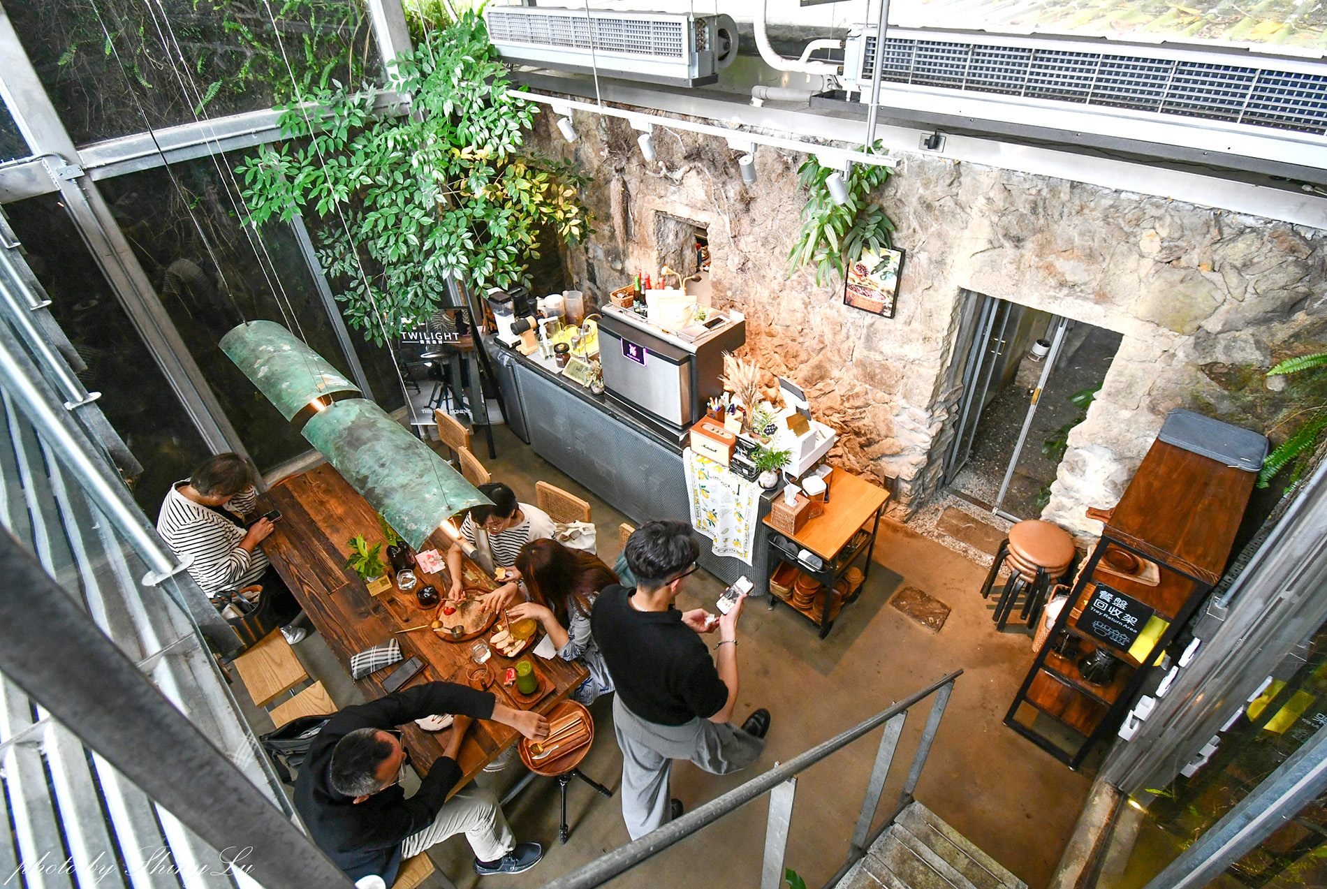 九份秘境咖啡廳│微光森林Twilight cafe│廢墟改建綠意玻璃屋