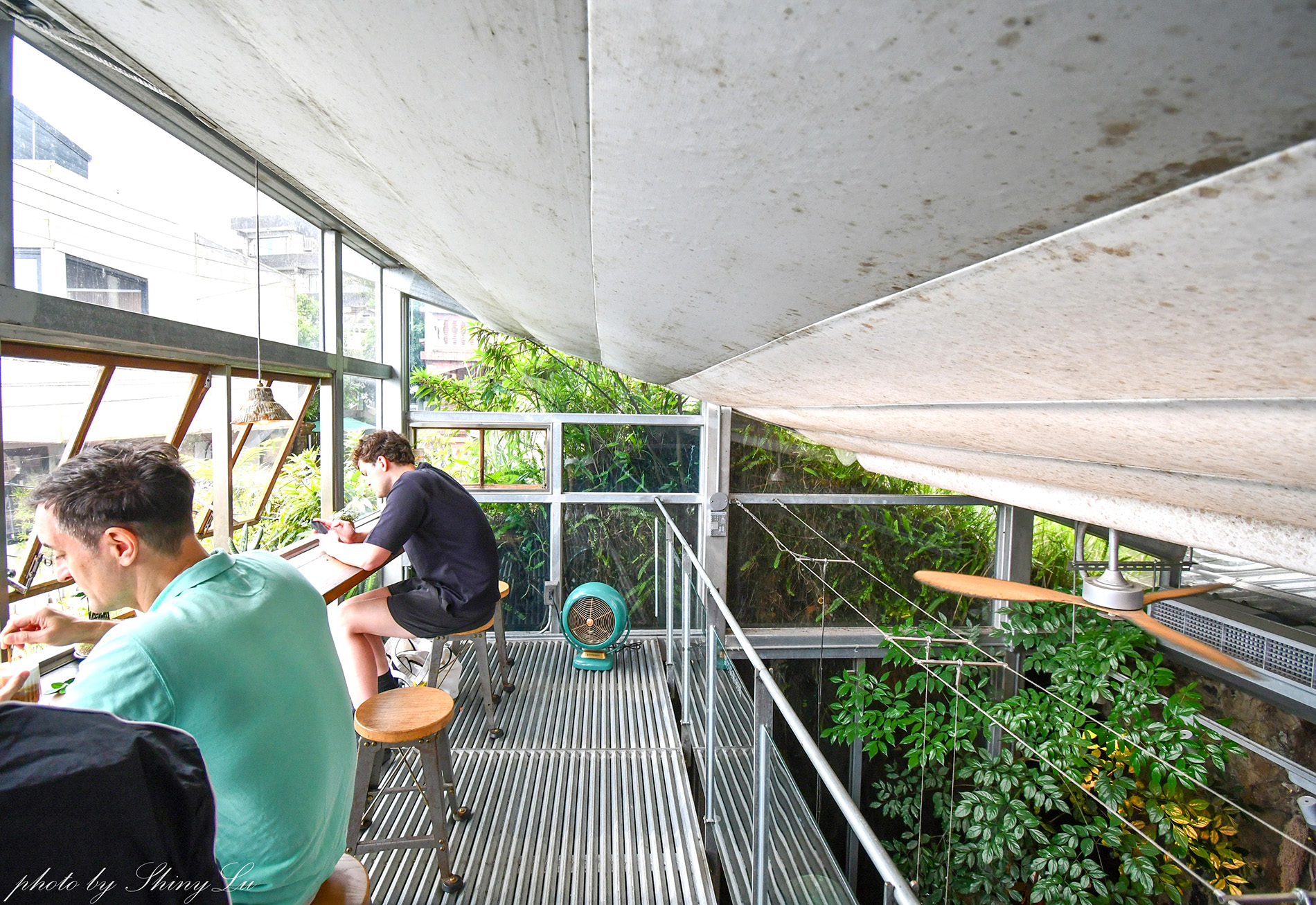 九份秘境咖啡廳│微光森林Twilight cafe│廢墟改建綠意玻璃屋