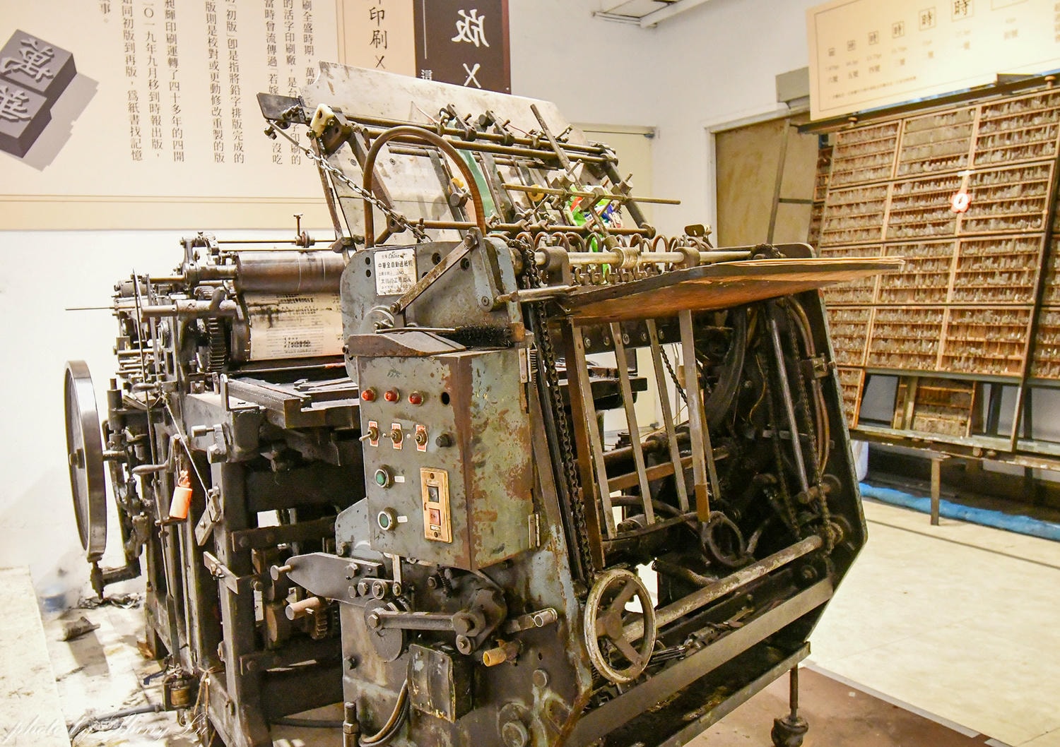 萬華咖啡廳不限時【時報本鋪書店】免費看書,還有免費插座可使用 - 第12張圖 萬華咖啡廳不限時【時報本鋪書店】免費看書,還有免費插座可使用