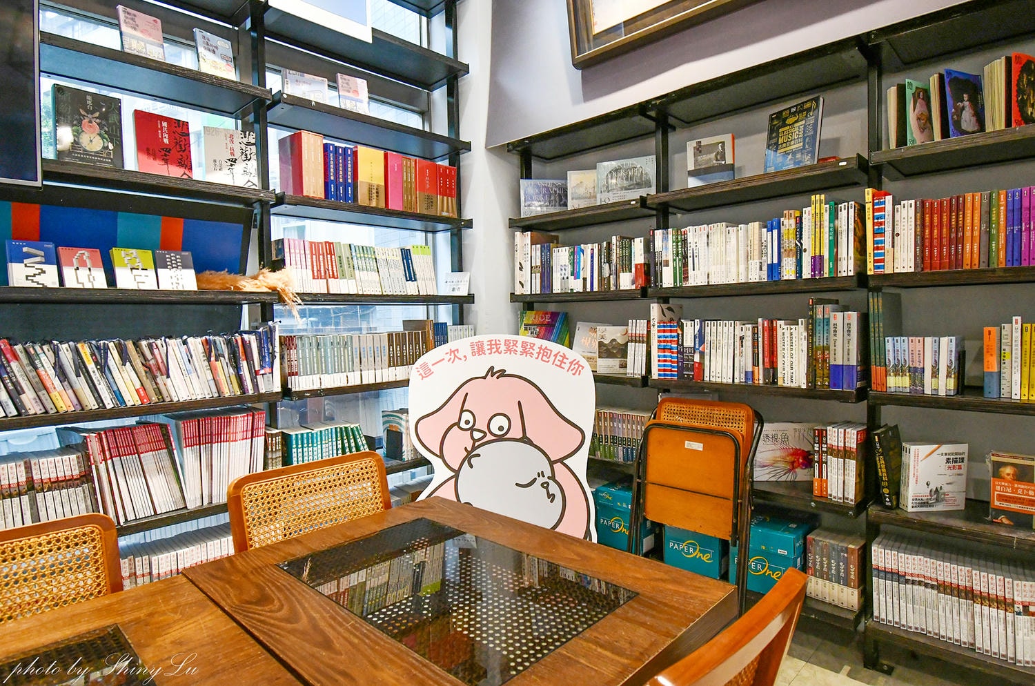 萬華咖啡廳不限時【時報本鋪書店】免費看書,還有免費插座可使用 - 第7張圖 萬華咖啡廳不限時【時報本鋪書店】免費看書,還有免費插座可使用
