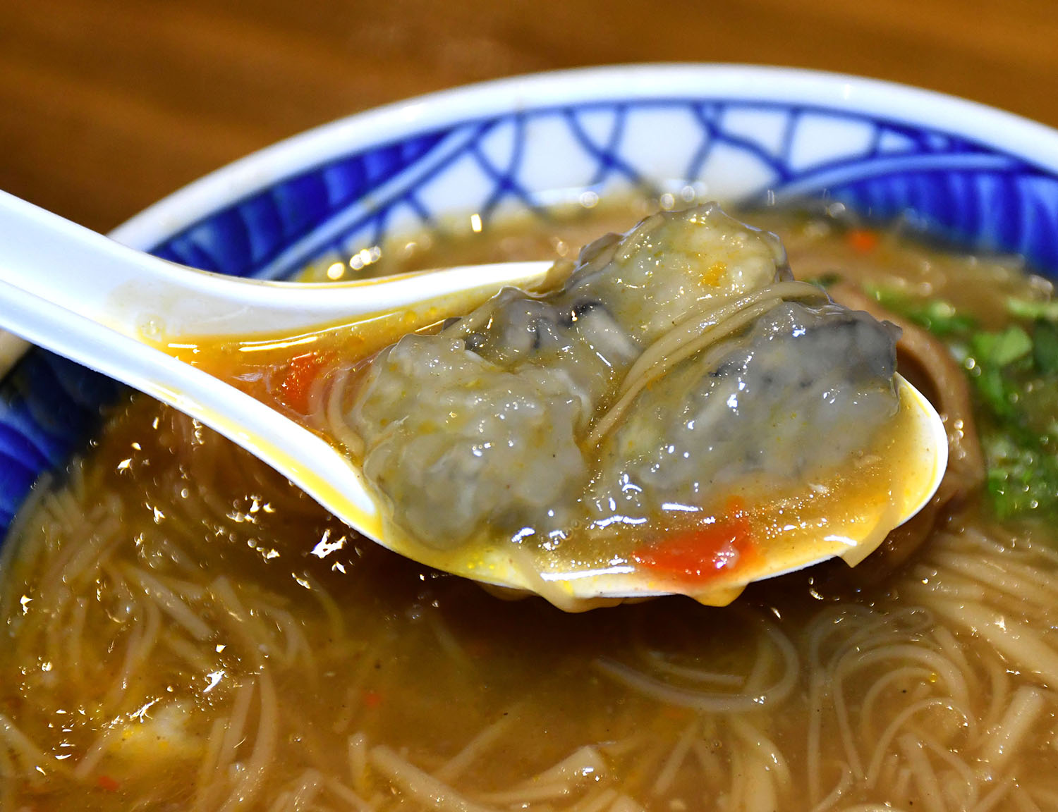 林口長庚附近的「紅門大腸蚵仔麵線」每次經過不論內用外帶人都滿到爆