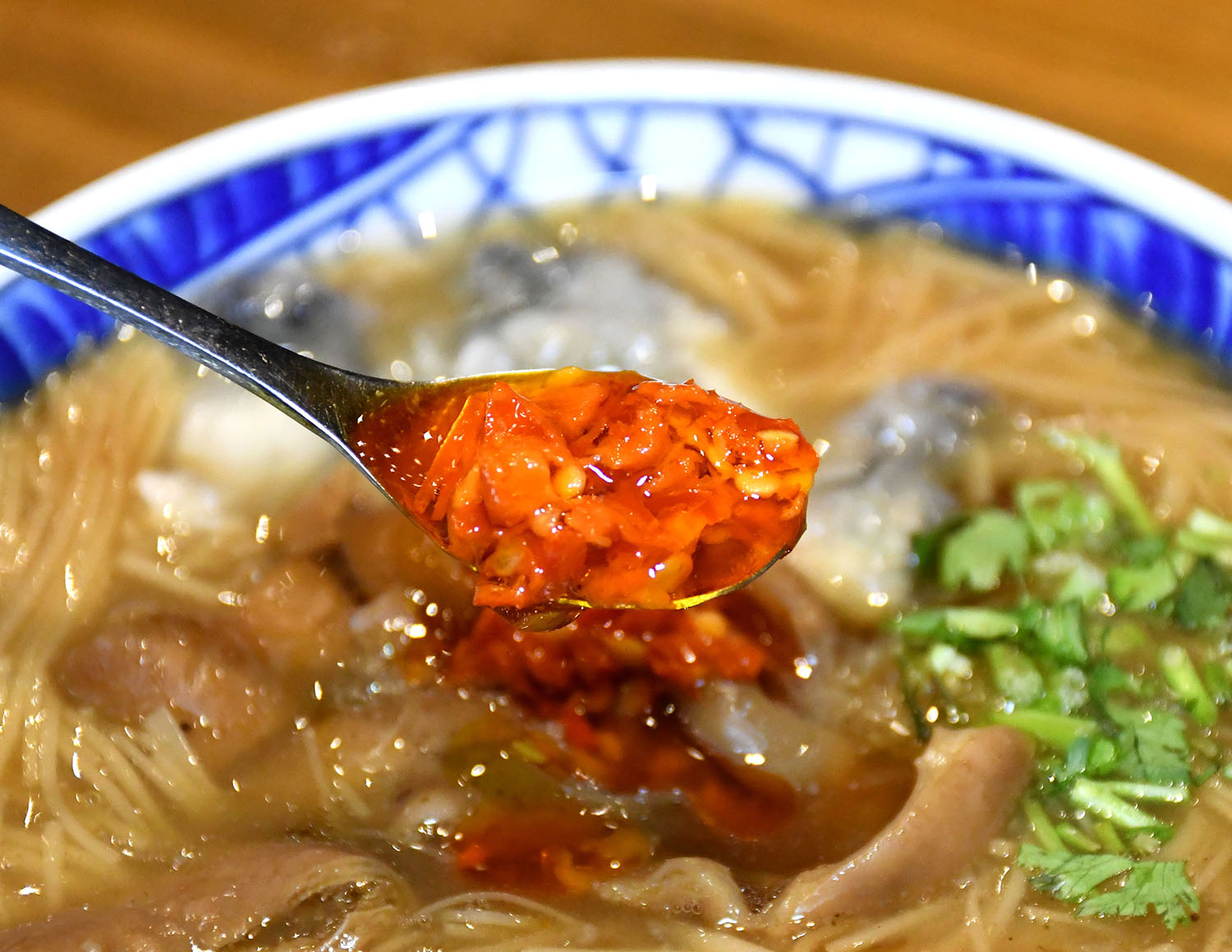 林口長庚附近的「紅門大腸蚵仔麵線」每次經過不論內用外帶人都滿到爆