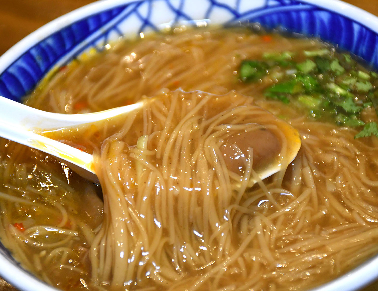 林口長庚附近的「紅門大腸蚵仔麵線」每次經過不論內用外帶人都滿到爆