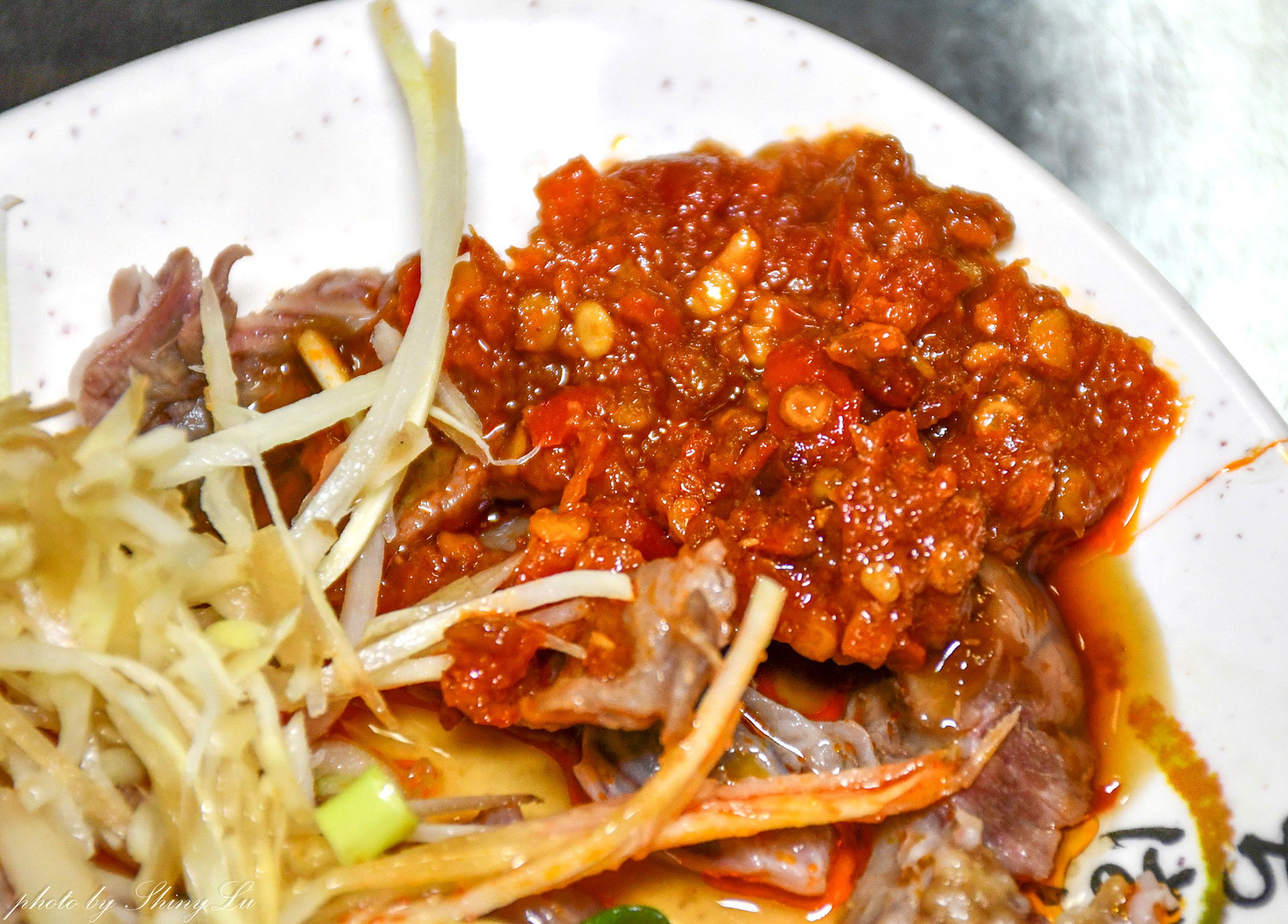 龍潭滷肉飯推薦│龍潭翹鬍子│看似不起眼的小店│滷肉飯有滿滿筍絲