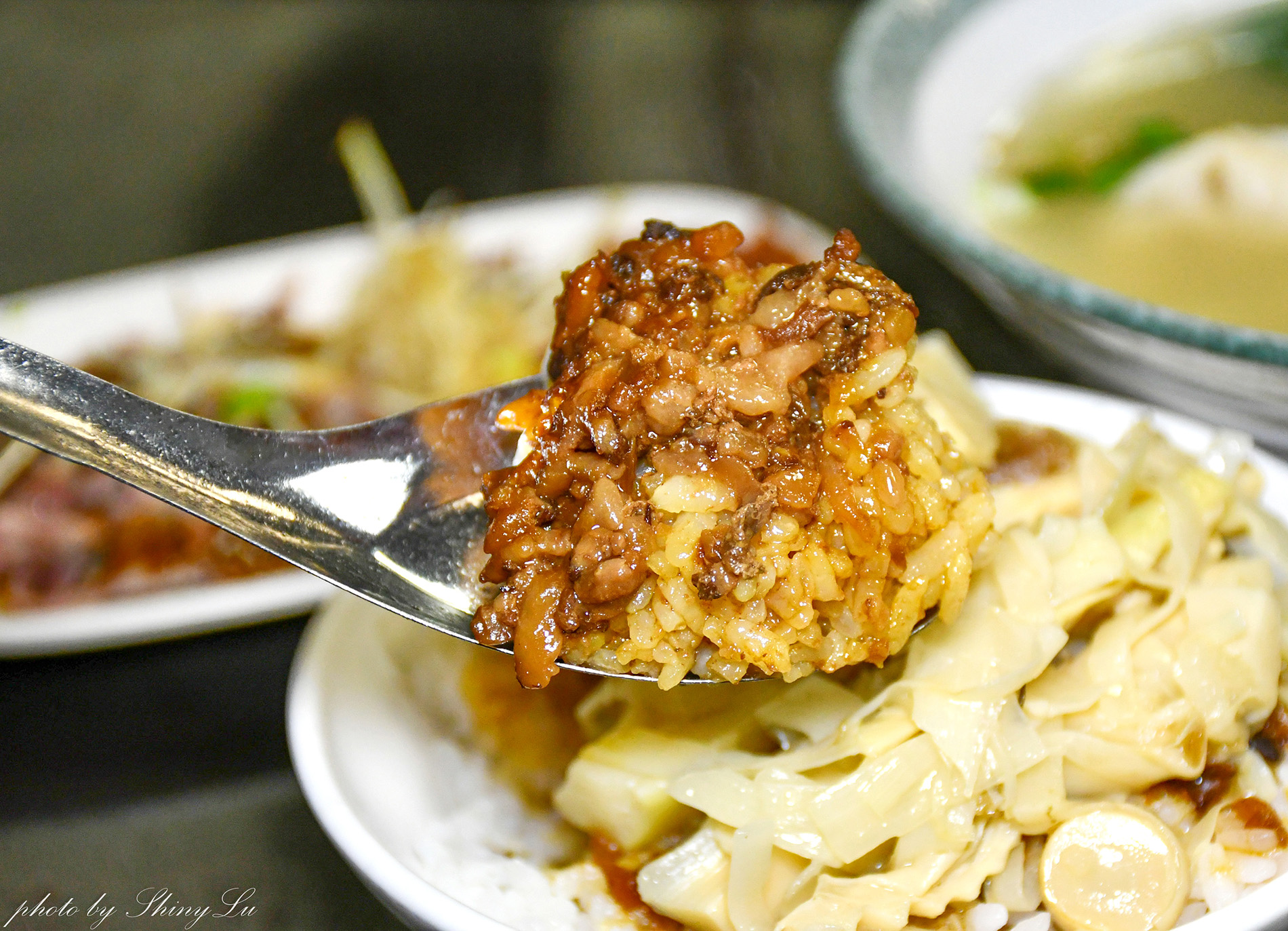 龍潭滷肉飯推薦│龍潭翹鬍子│看似不起眼的小店│滷肉飯有滿滿筍絲