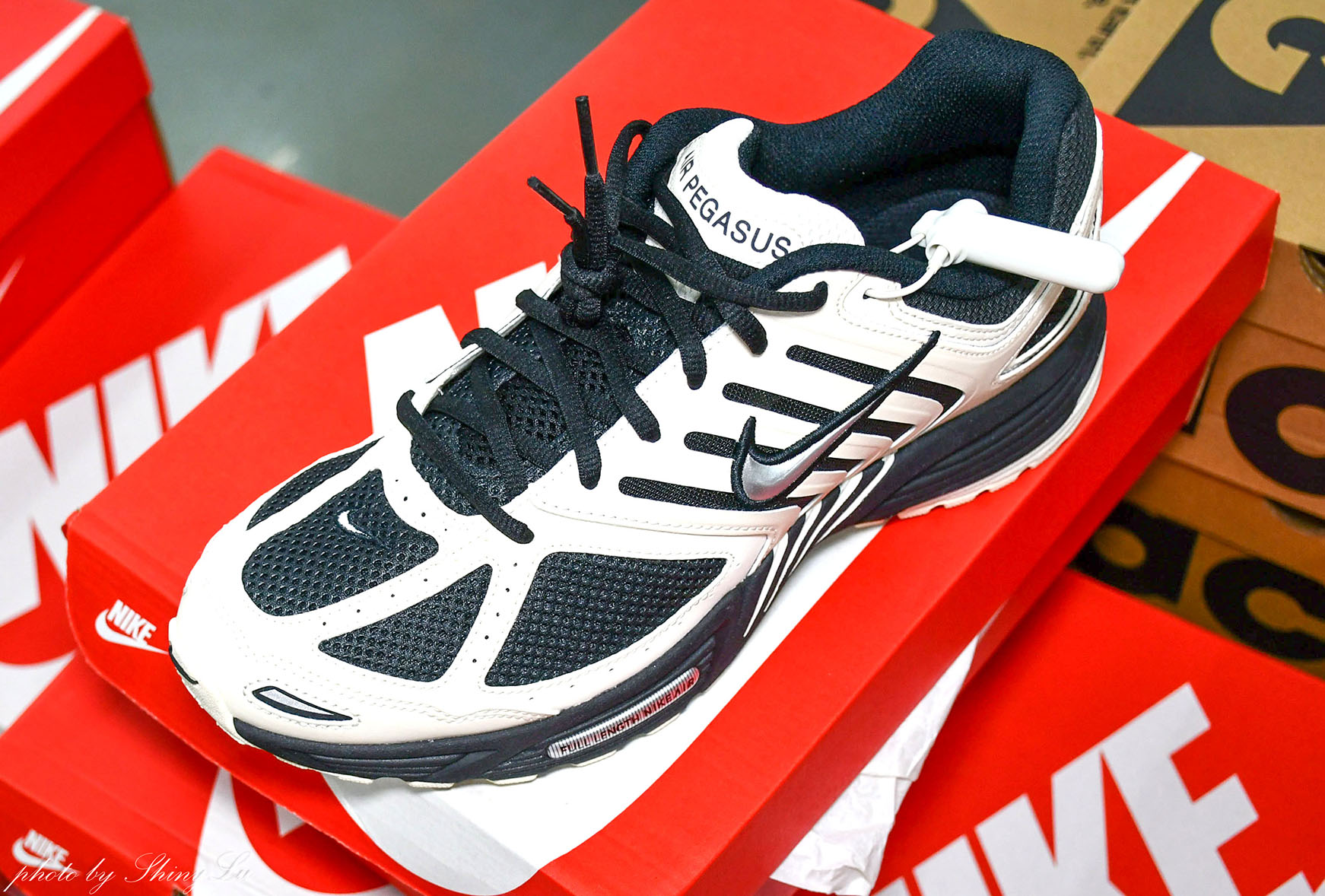 NIKE鞋款特賣來了！中和環球對面限定優惠990元，最低三折起，款式超新！Dunk、Air Jordan都買得到