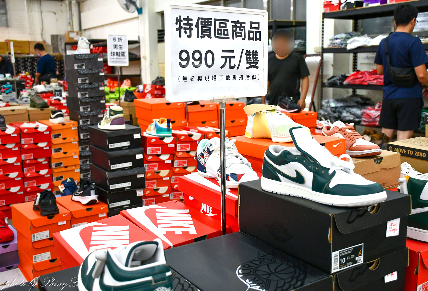 NIKE鞋款特賣來了！中和環球對面限定優惠990元，最低三折起，款式超新！Dunk、Air Jordan都買得到